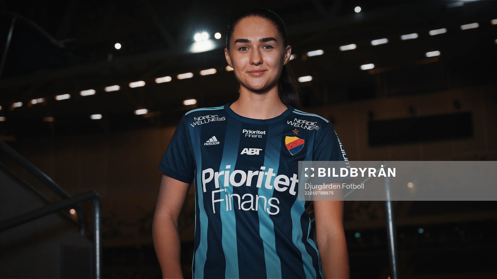 I denna handout-bild från Djurgården Fotboll poserar