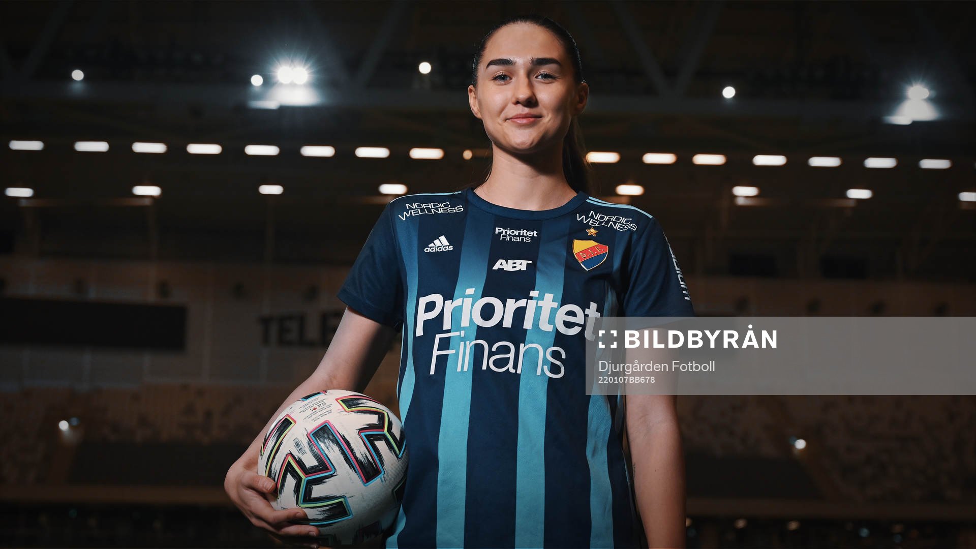 I denna handout-bild från Djurgården Fotboll poserar