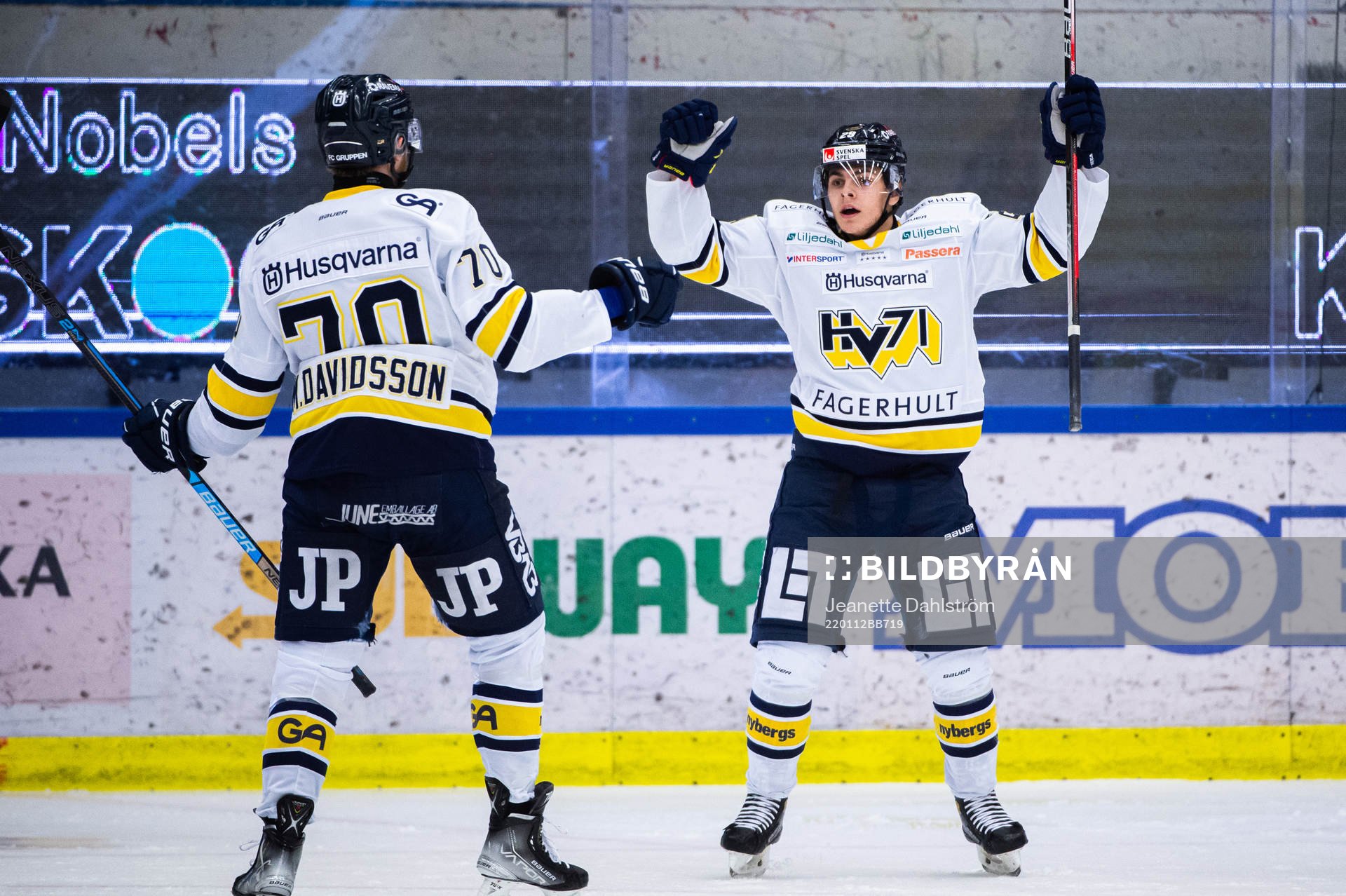 s Marcus Davidsson jublar med Jonathan Wikström