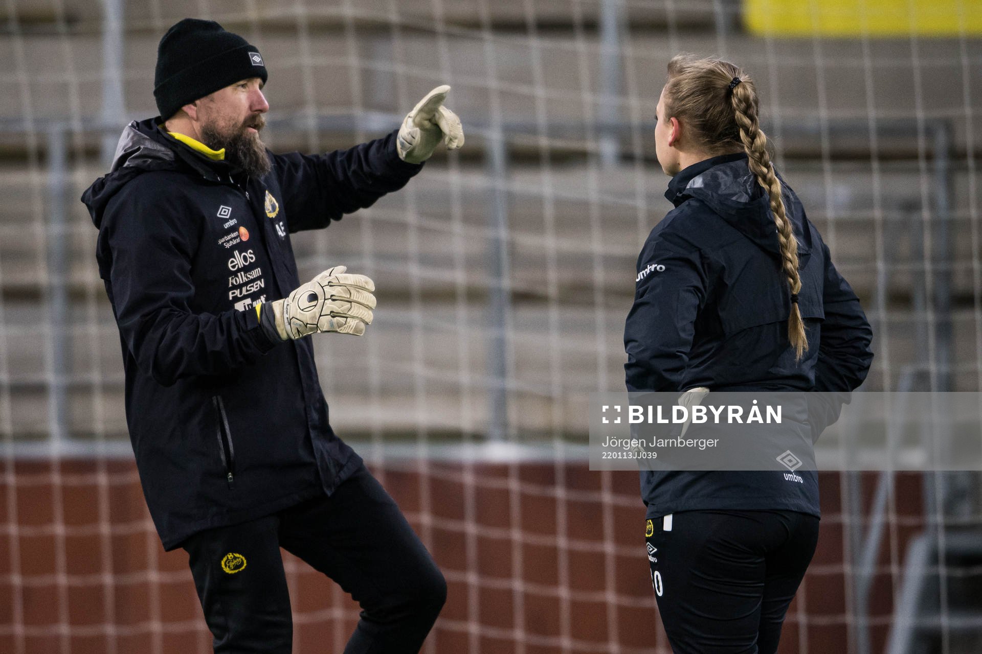 Målvaktstränare Anders Eliasson och målvakt Tuva