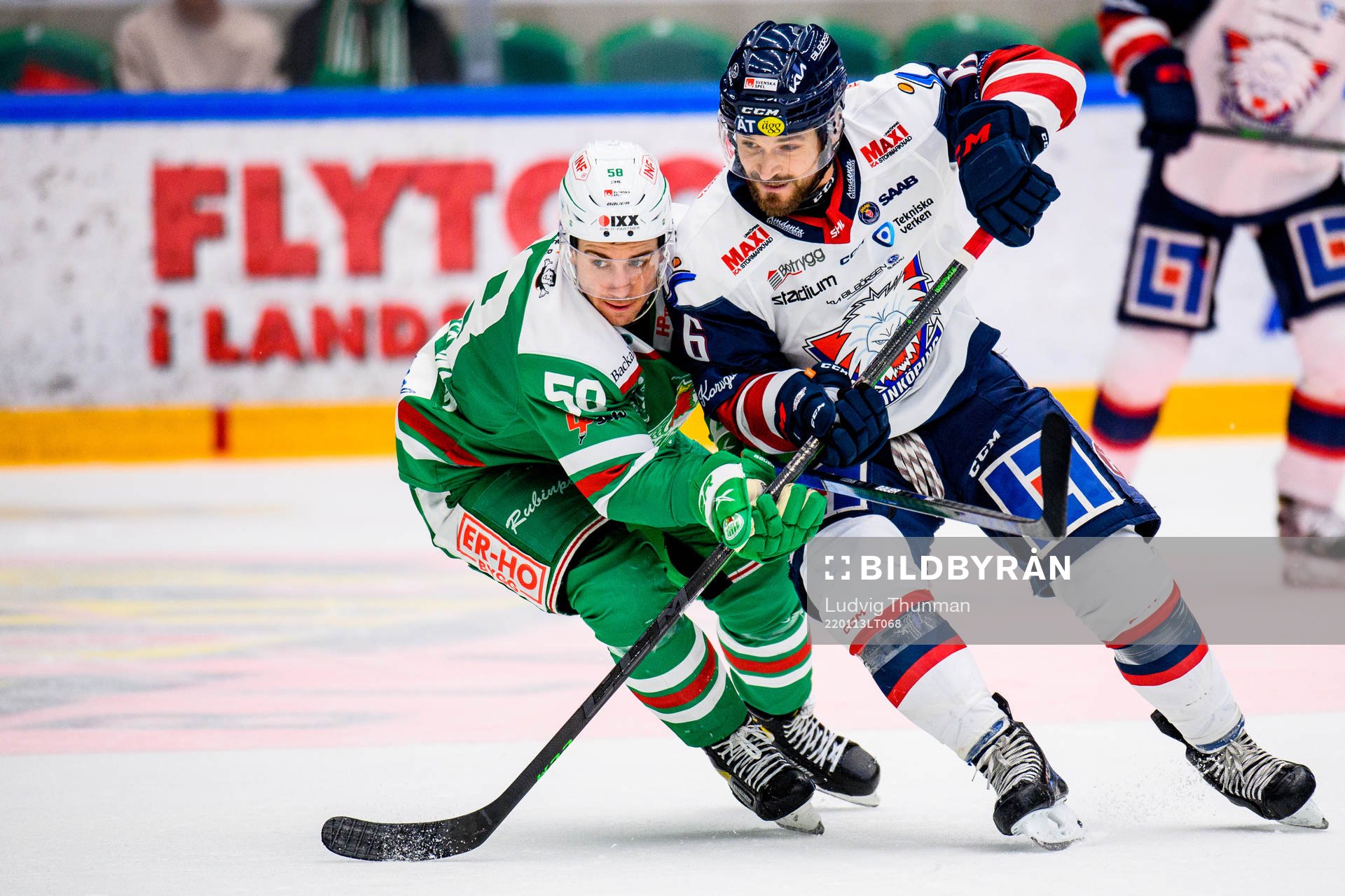 Rögles Ryan McKiernan och Linköpings Craig Shira