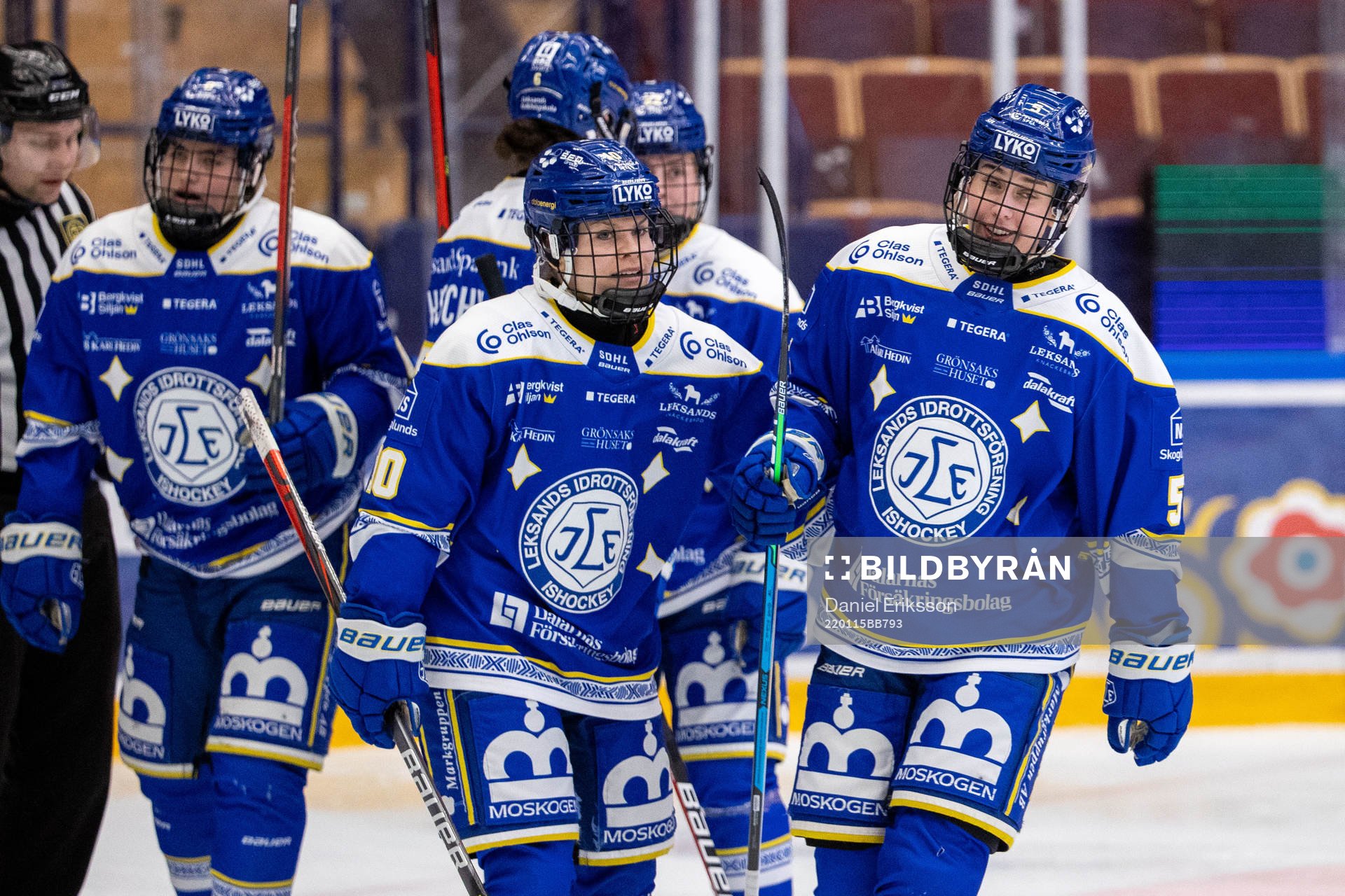 Leksands Phoebe Staenz jublar med lagkamrater