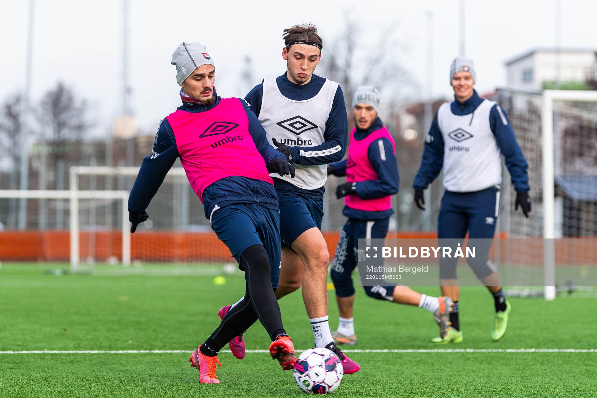 Ajdin Zeljkovic och William Svensson under en träning med Örgryte den 15 januari 2022 i Göteborg. 