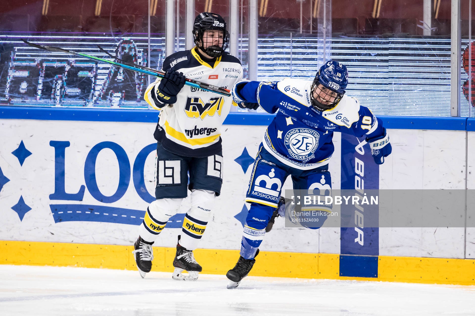 Leksands Phoebe Staenz och HV71s Mira Jungåker