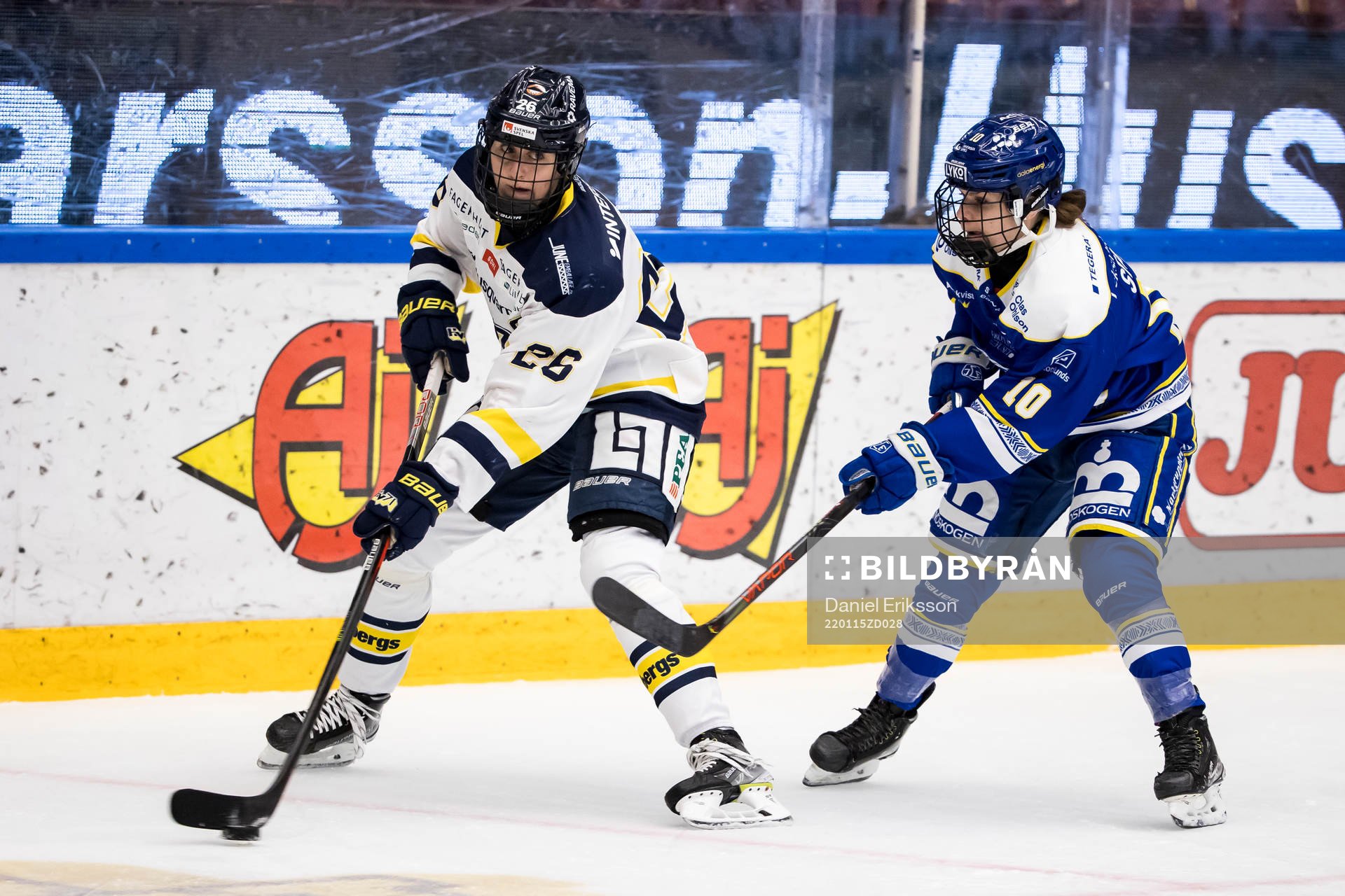 HV71s Hanna Olsson och Leksands Phoebe Staenz