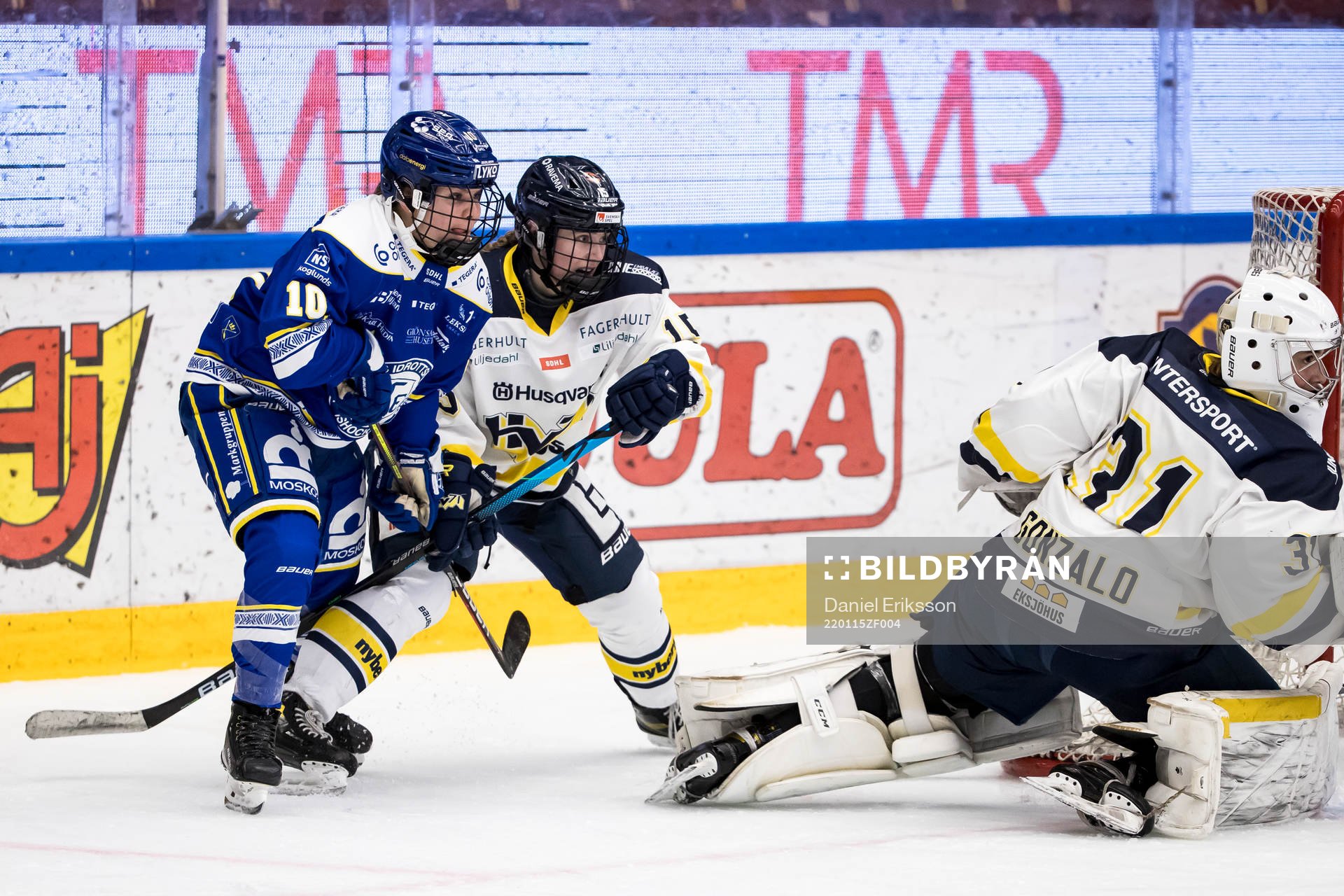 Leksands Phoebe Staenz och HV71s Linnea Andersson och HV71s