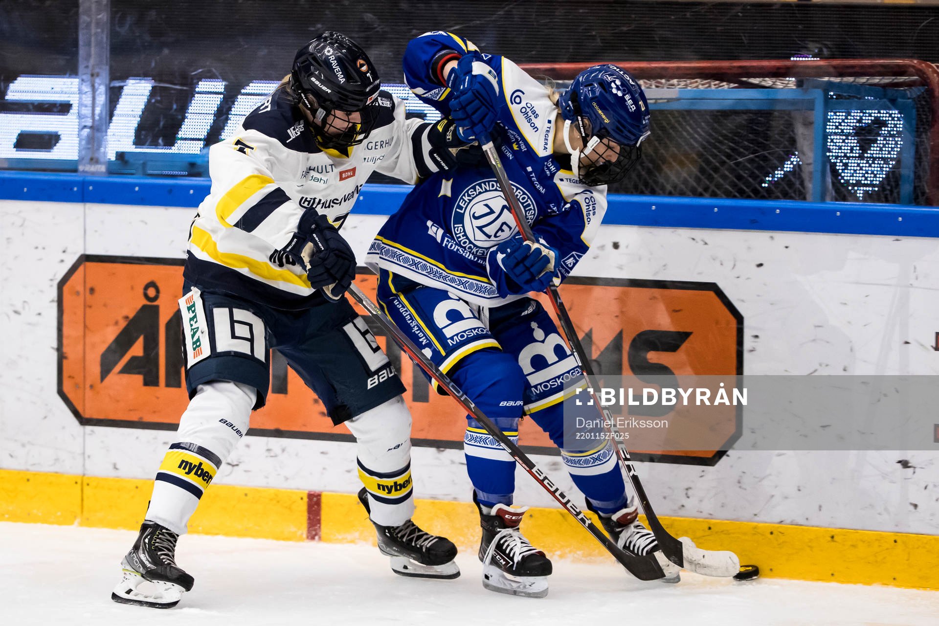 HV71s Thea Johansson och Leksands Tereza Vanisova