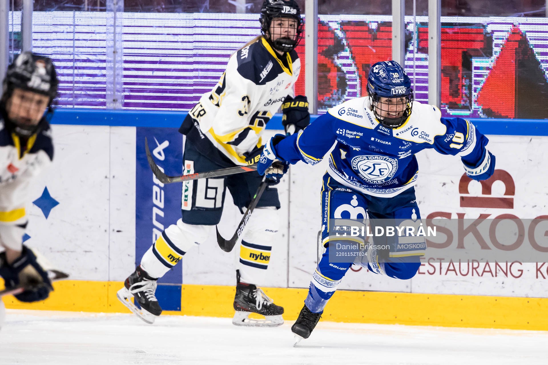 Leksands Phoebe Staenz och HV71s Mira Jungåker