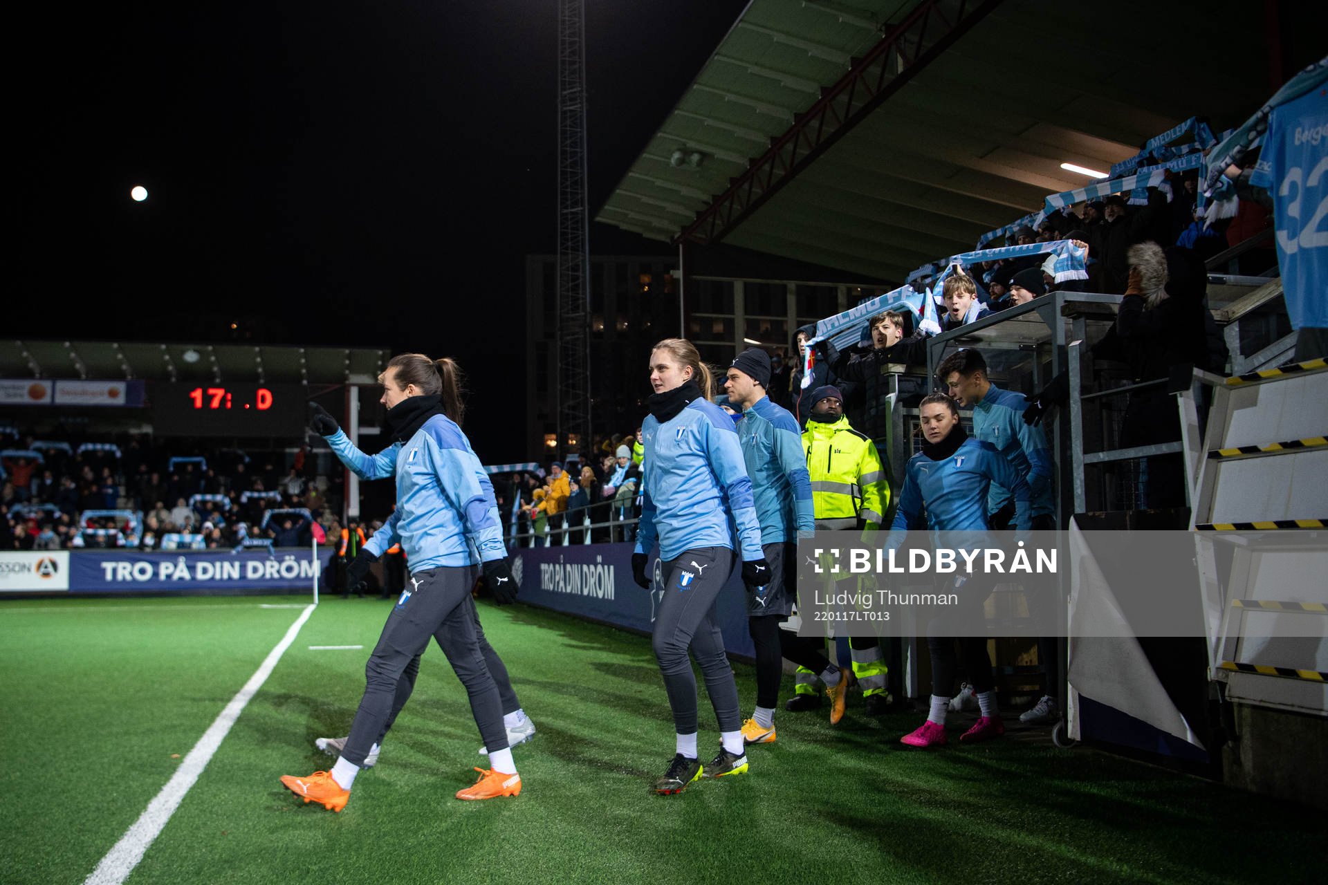 Spelare från dam och herrlaget gör entré