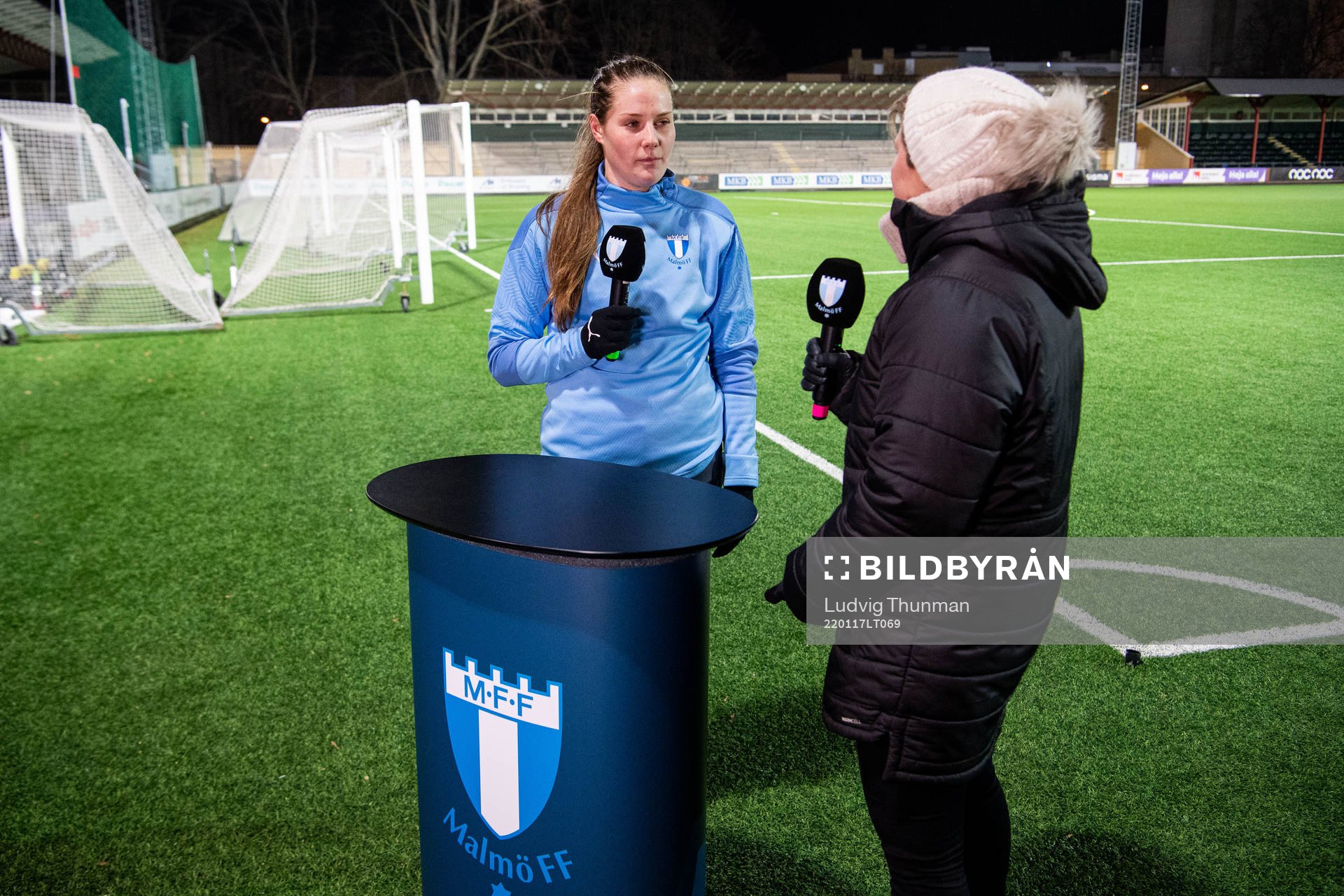 Linnea Svensson intervjuas efter en träning med Malmö FF den 17 januari 2022 i Malmö. 