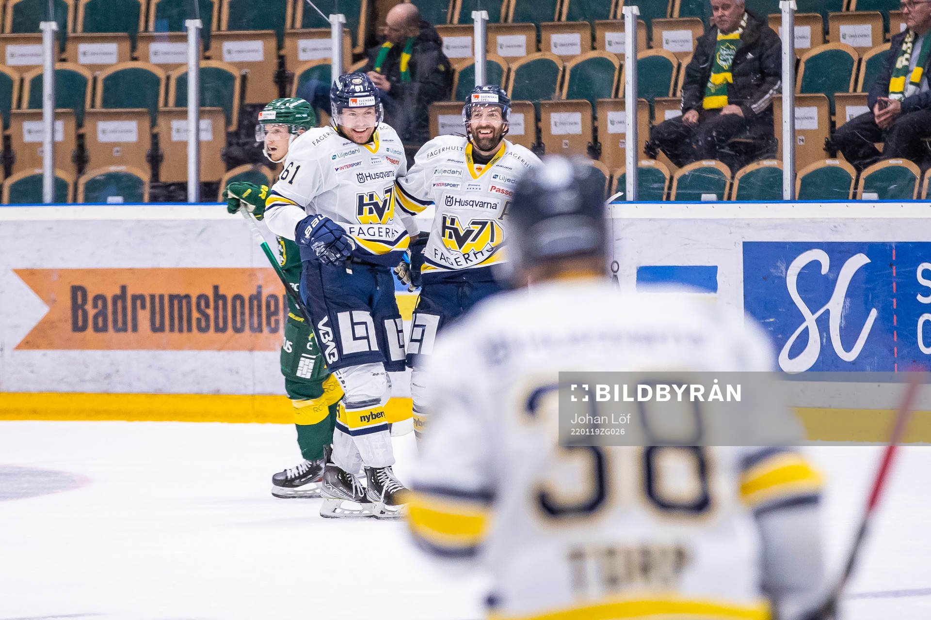 s Tommi Huhtala och Taylor Matson jublar