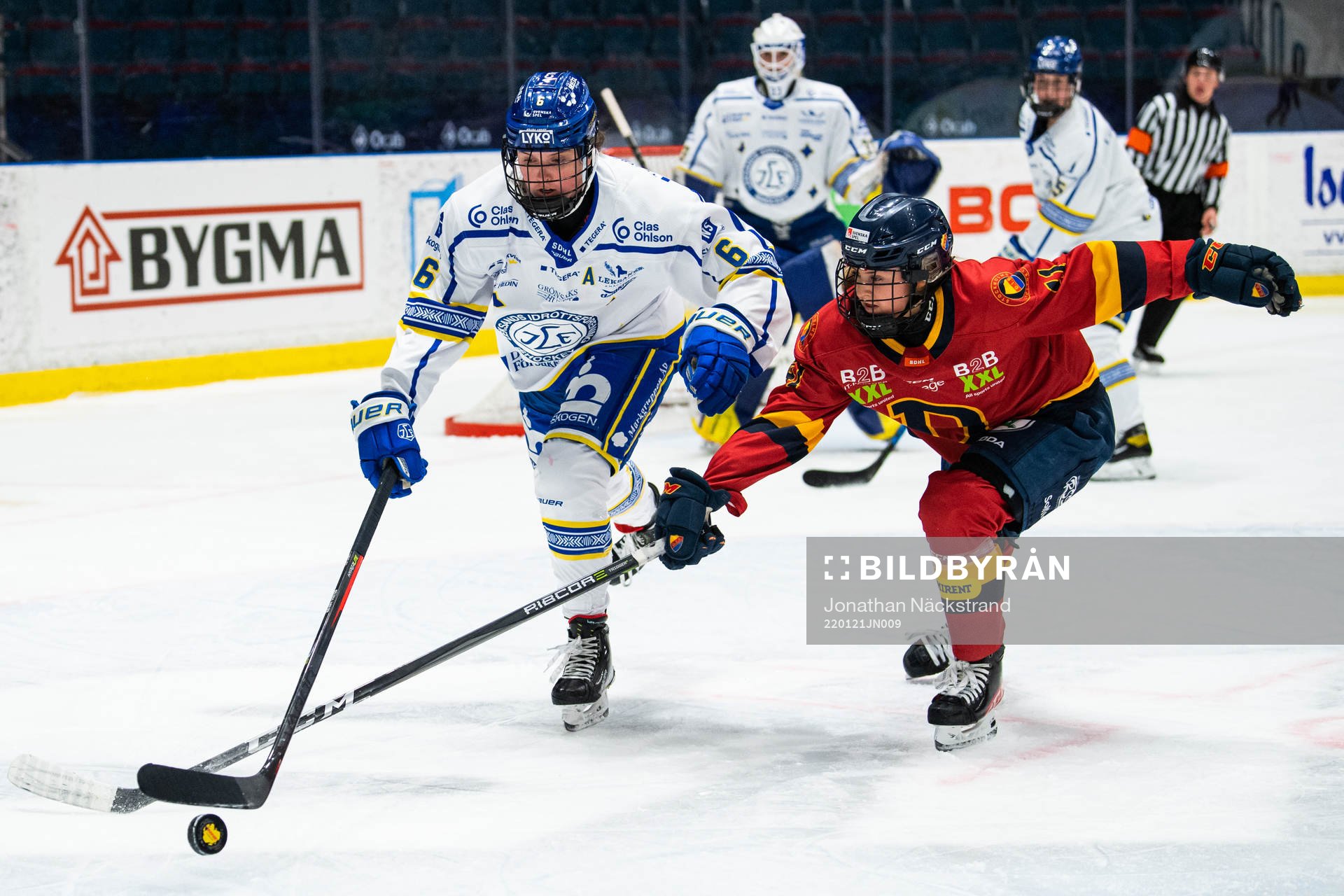 Djurgårdens Sofie Lundin och Leksands Gracen Hirschey