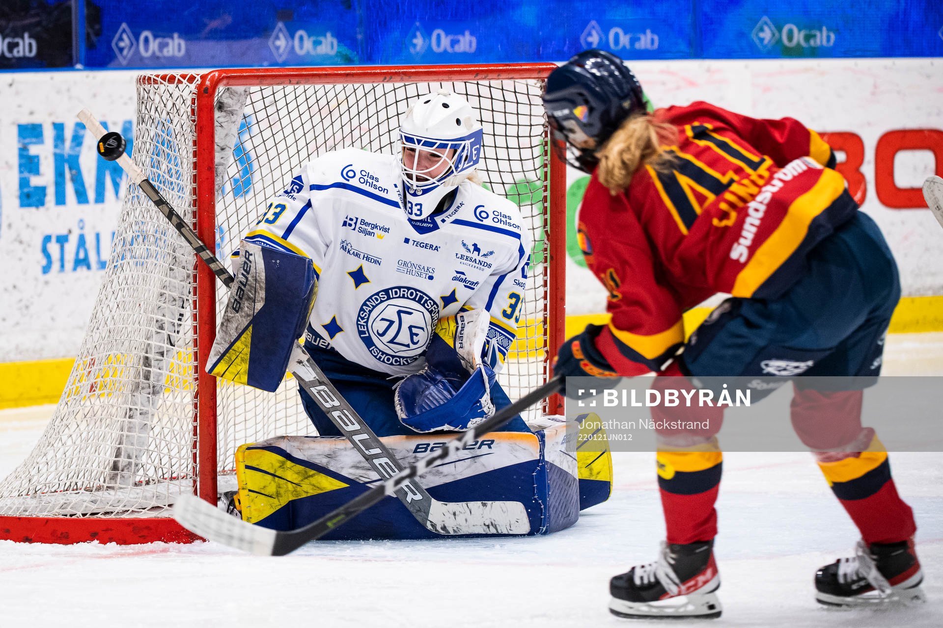 Leksands målvakt Amanda Johansson och Djurgårdens Sofie