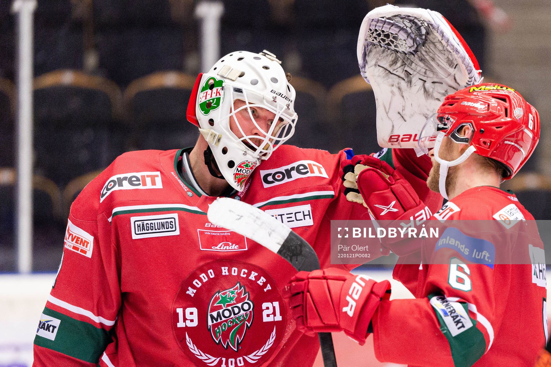 Modos målvakt Tex Williamsson jublar