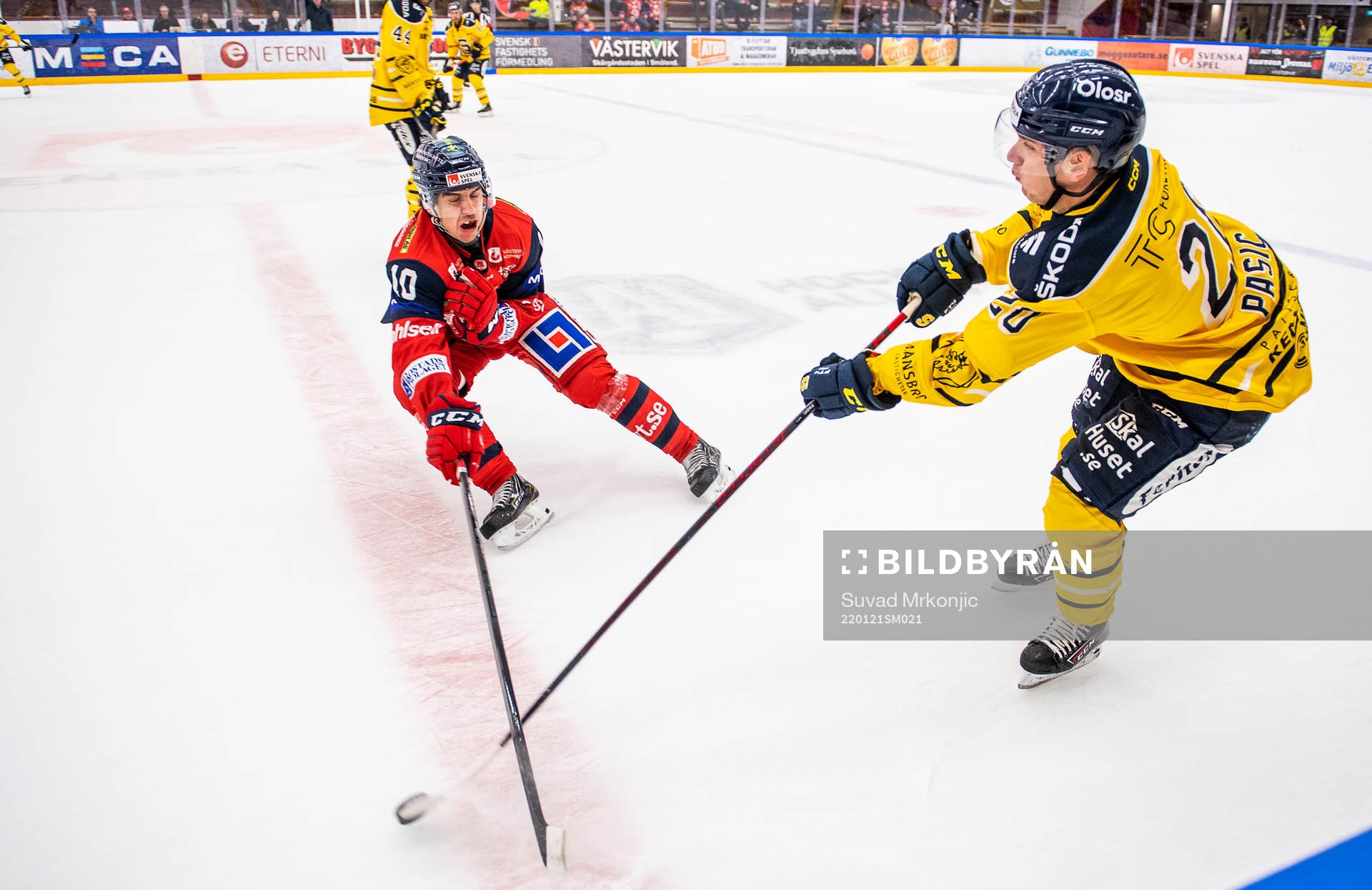 Västerviks Mattias Wigley och Södertäljes Nikola Pasic
