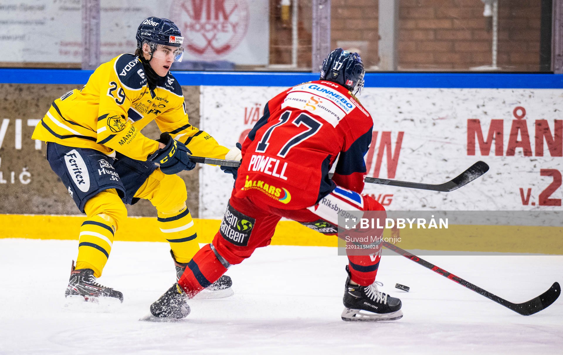 Södertäljes Daniel Ljungman och Västerviks Myles Powell