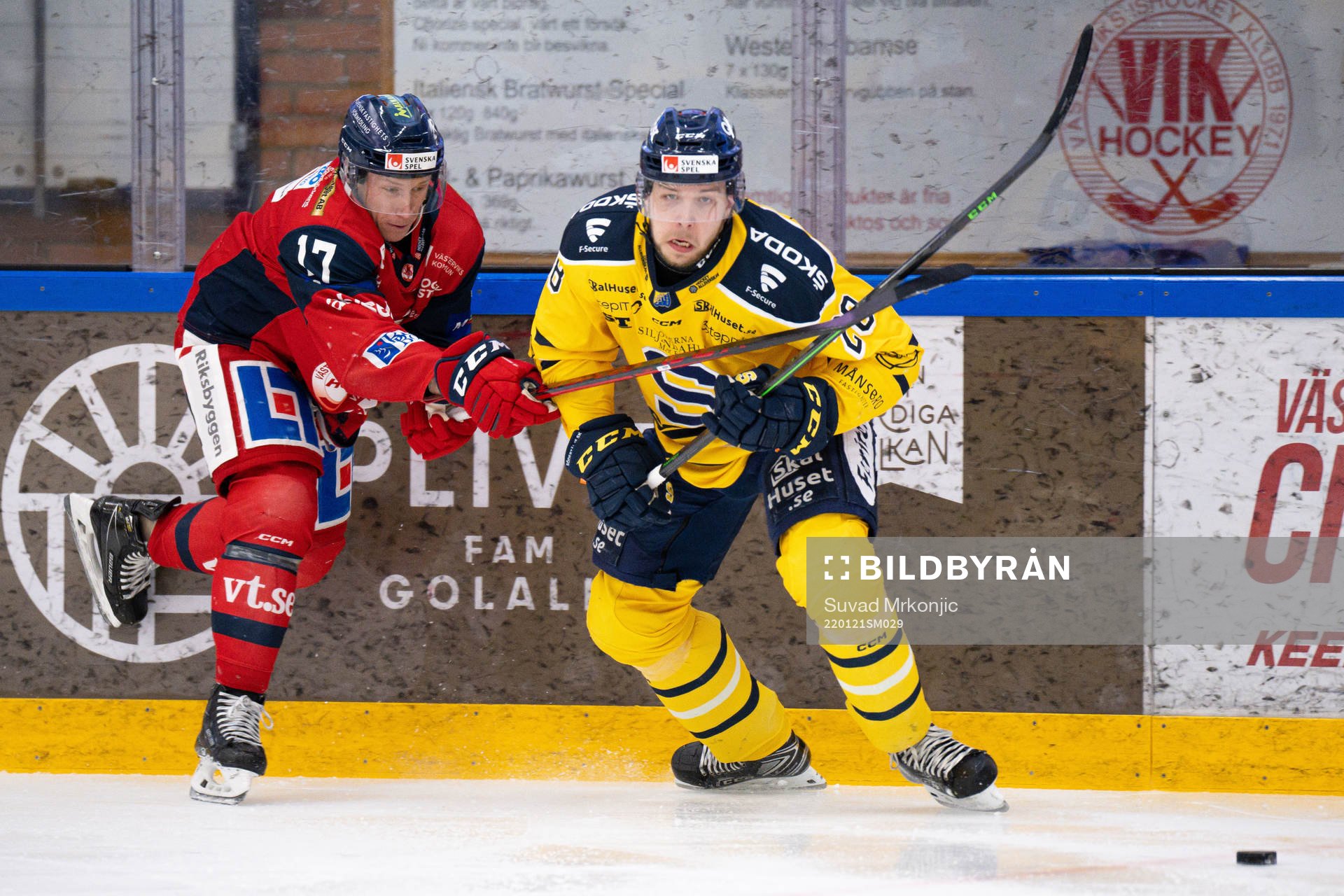 Västerviks Myles Powell och Södertäljes Emil Alba