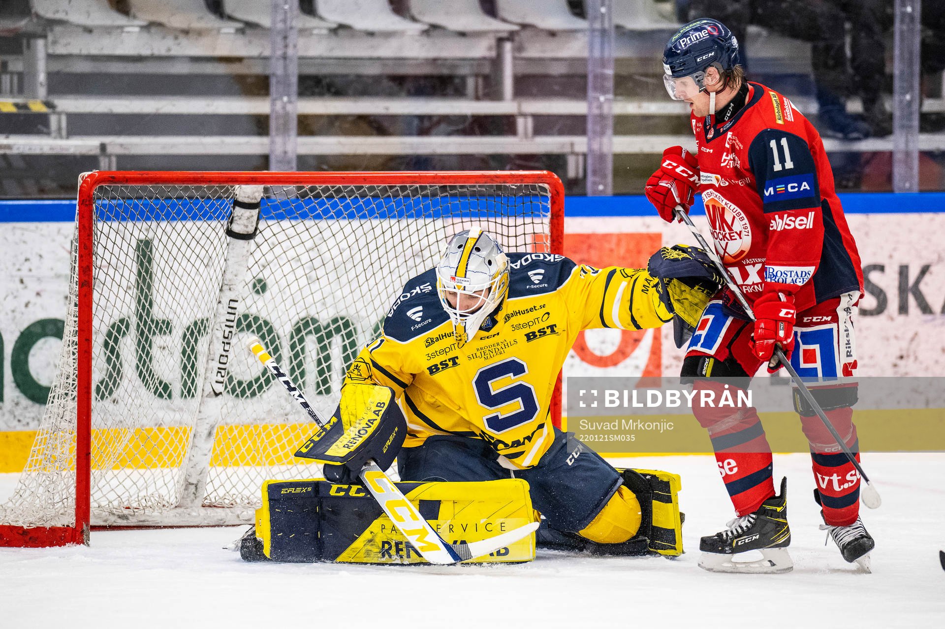 Södertäljes målvakt Nikita Tolopilo och Västerviks