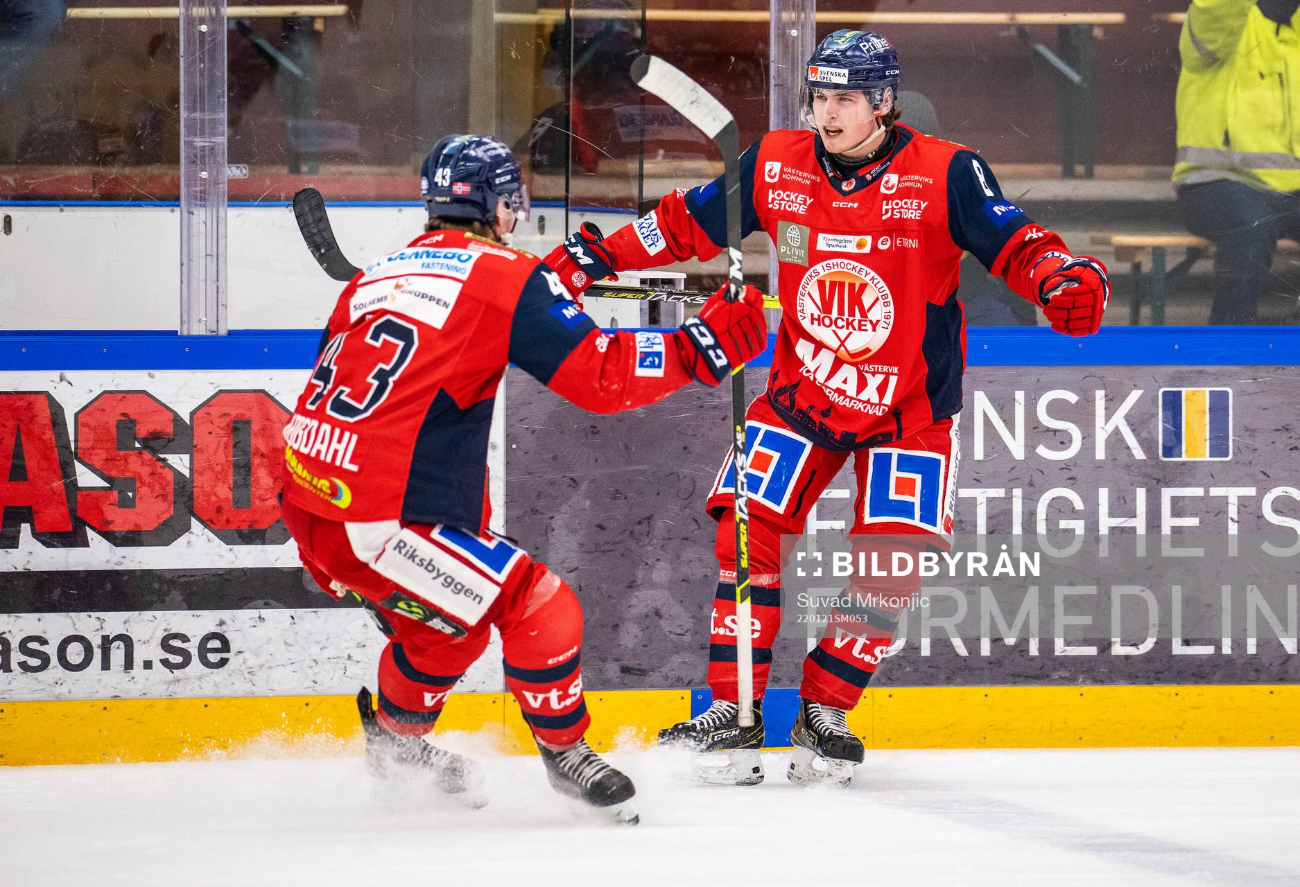 Västerviks William Wiå jublar med Max Krogdahl