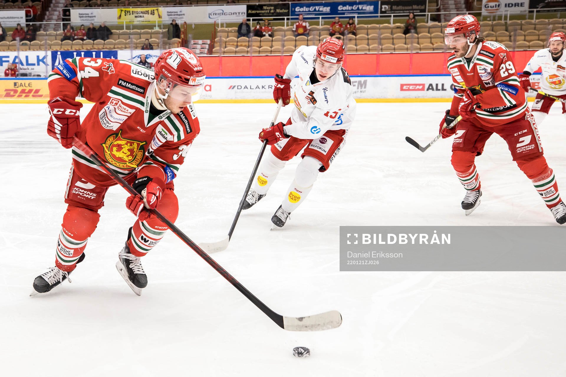 Moras Bobby MacIntyre och Almtunas William Proos