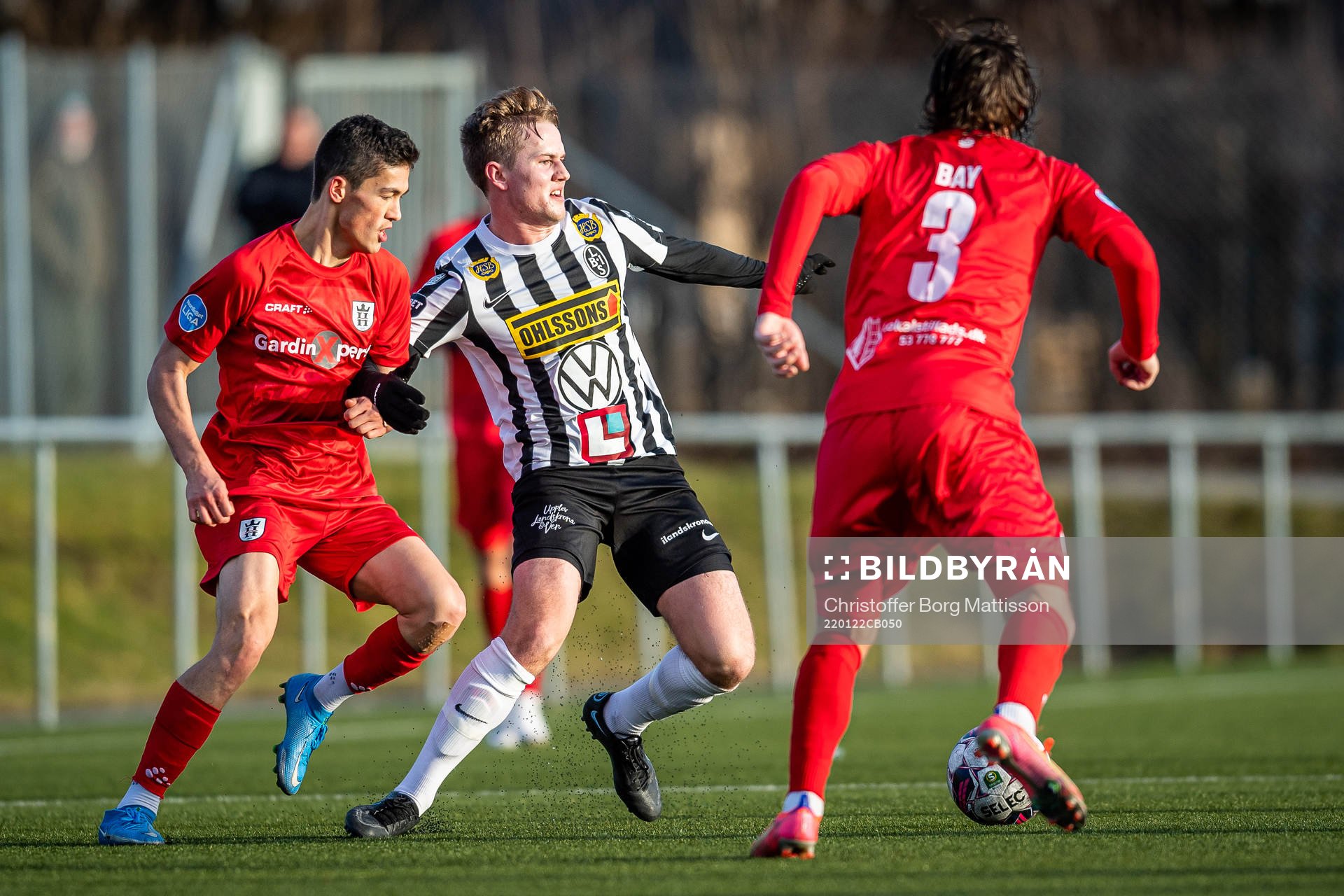 Helsingörs Elijah Just och Landskronas Jesper Strid under träningsmatchen i fotboll mellan Landskrona och Helsingör den 22 januari 2022 i Landskrona.