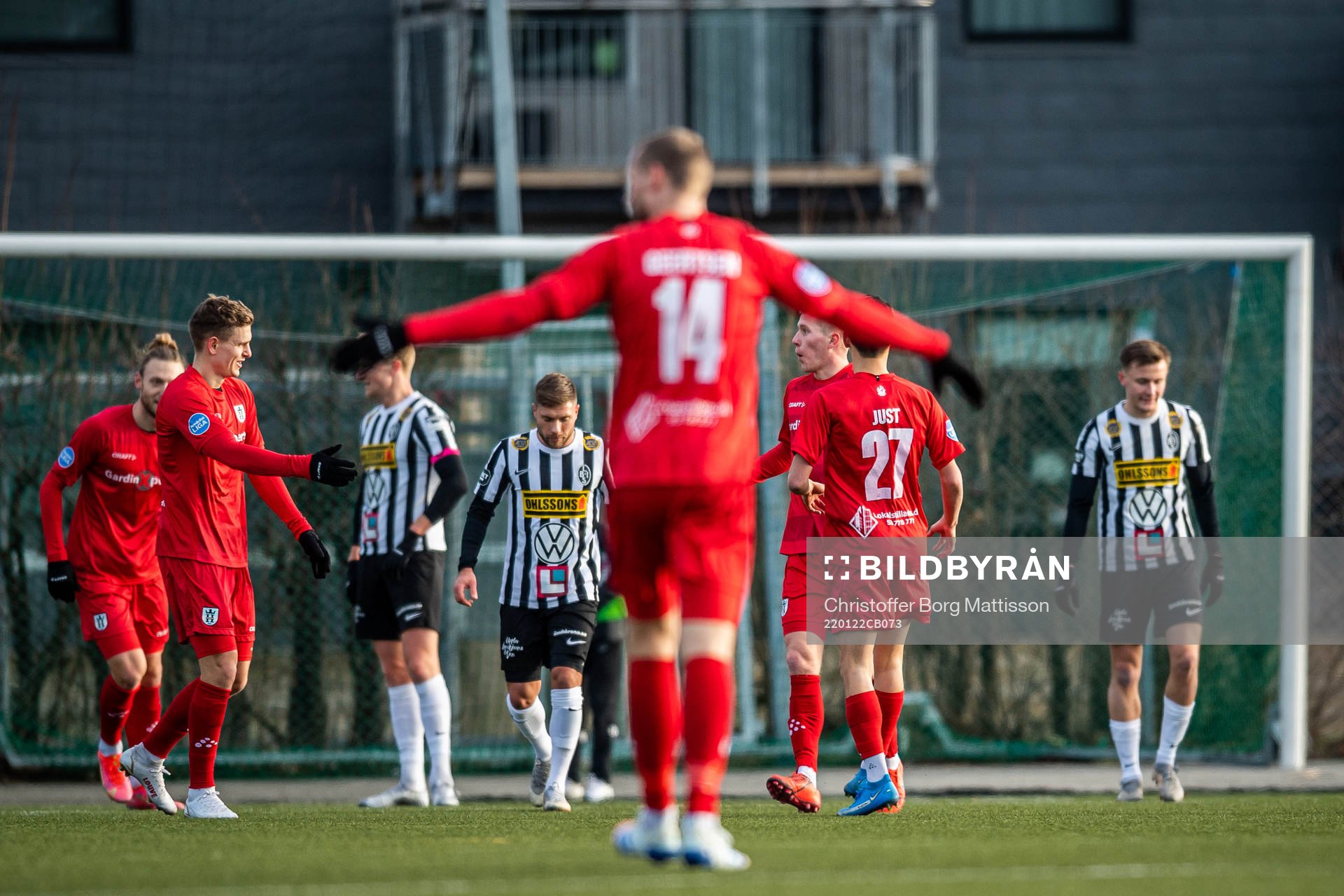 Helsingörs spelare jublar efter 0-2 under träningsmatchen i fotboll mellan Landskrona och Helsingör den 22 januari 2022 i Landskrona.