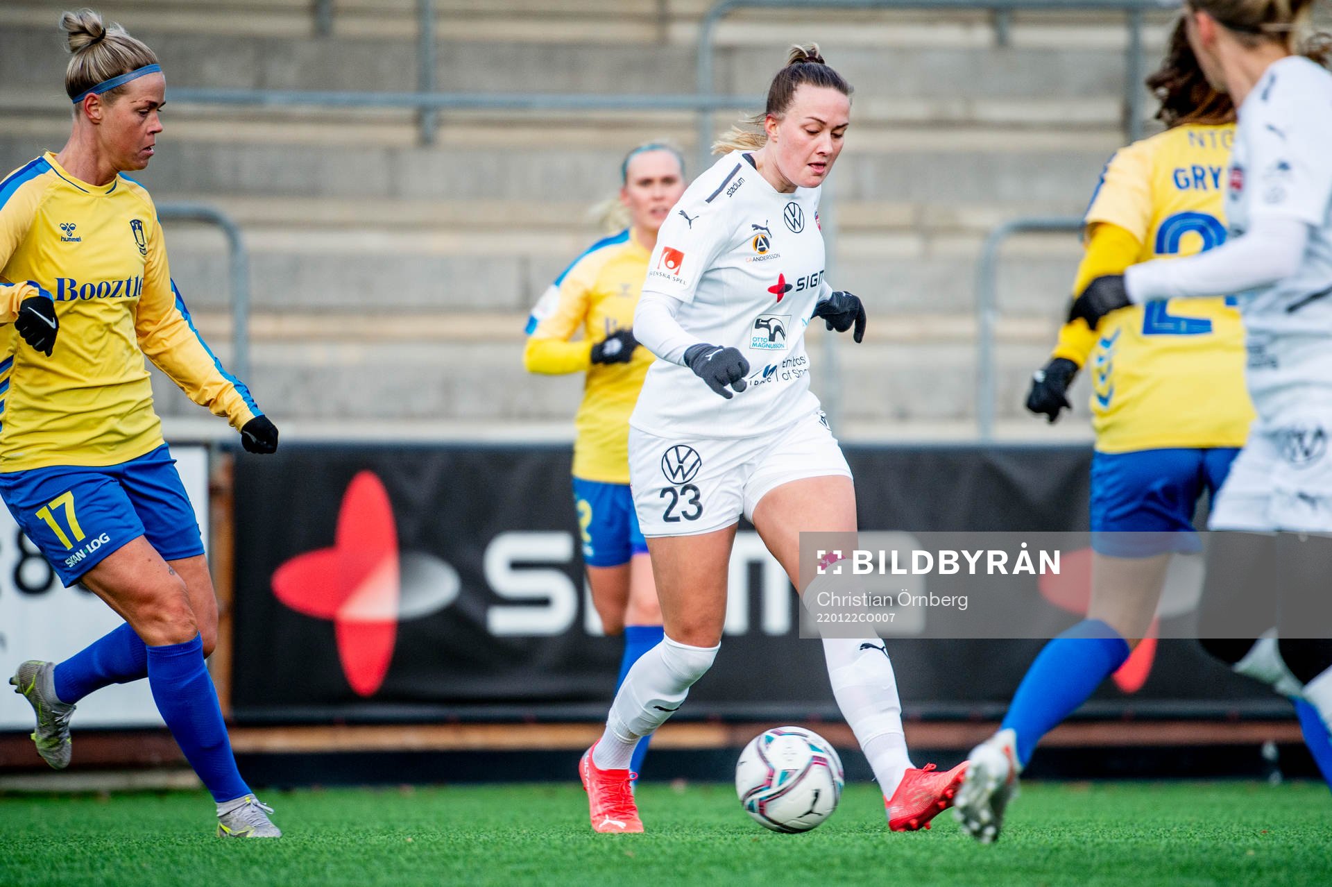 Rosengårds Stefanie Sanders mot Bröndbys Julie Tavlo