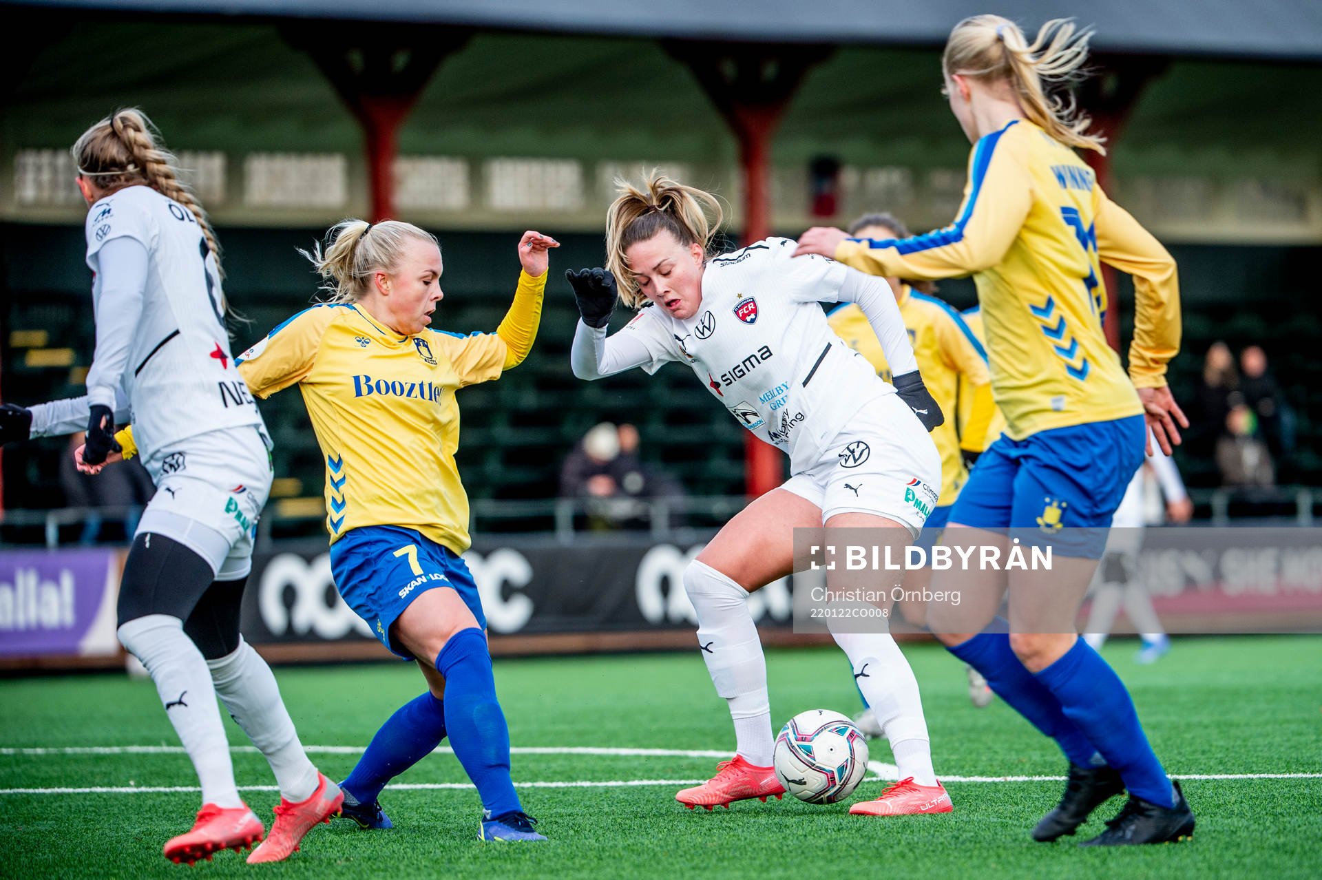 Rosengårds Stefanie Sanders mot Bröndbys Kristin Dis