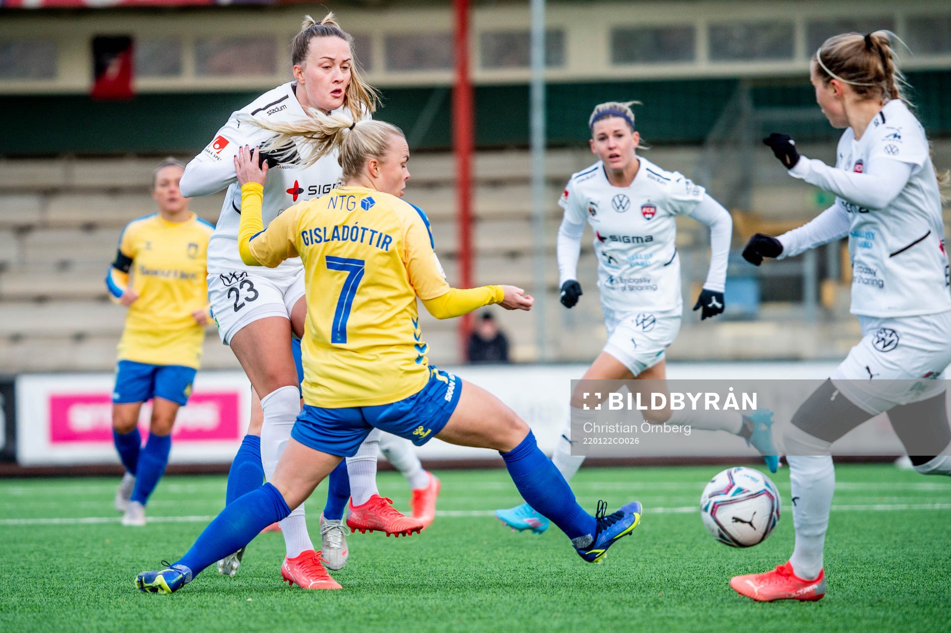 Rosengårds Stefanie Sanders mot Bröndbys Kristin Dis