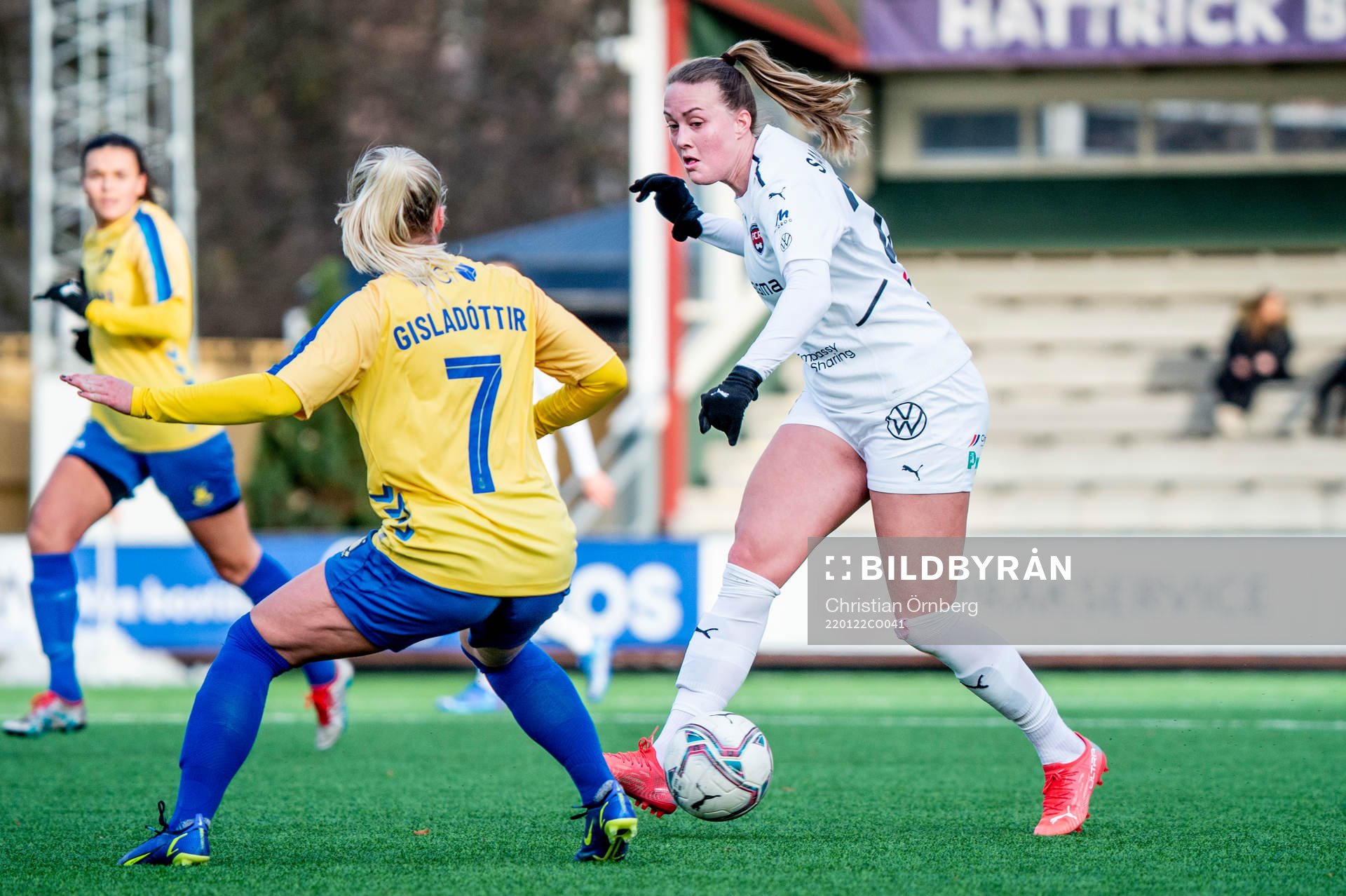 Rosengårds Stefanie Sanders mot Bröndbys Kristin Dis