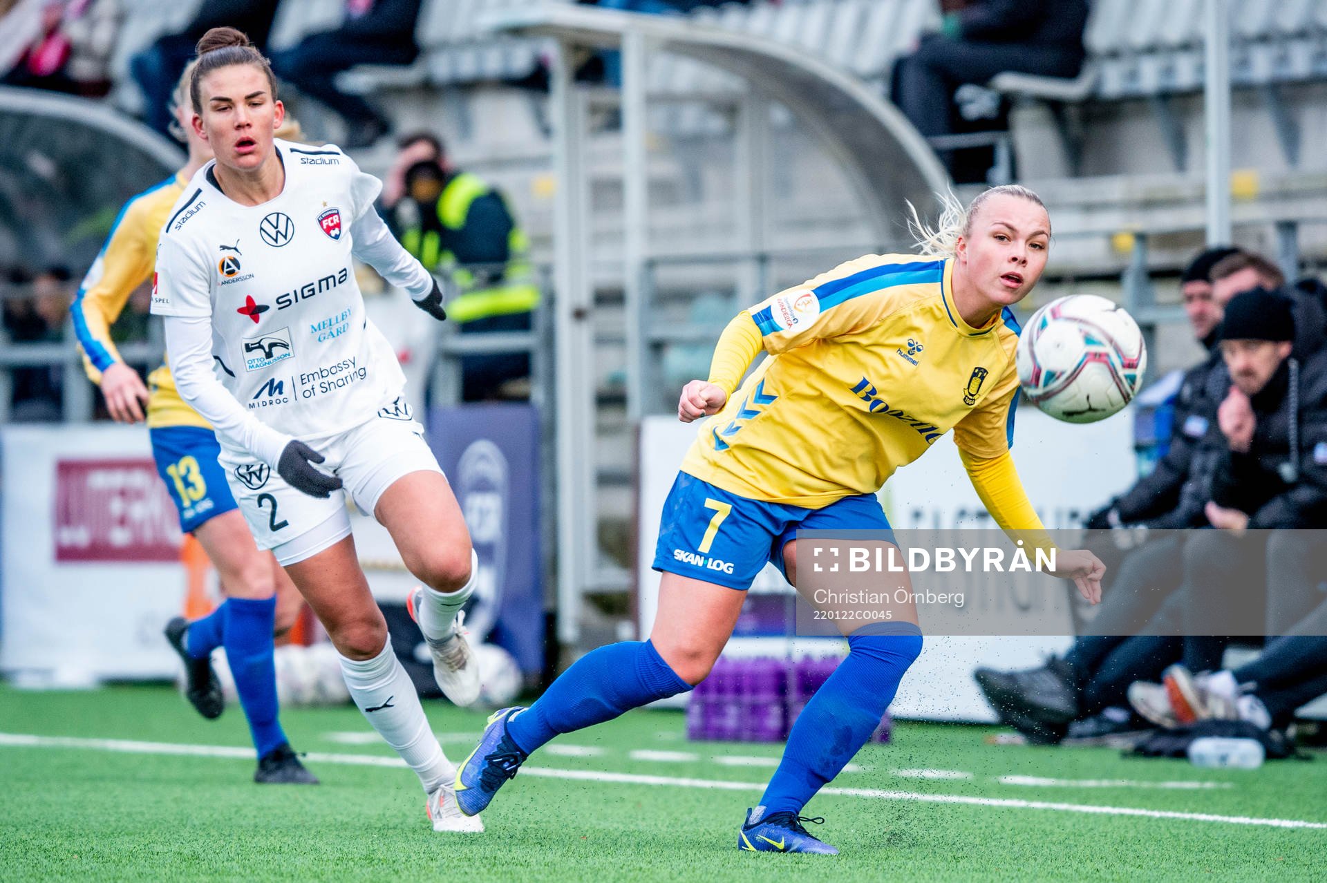 Bröndbys Kristin Dis Arnadottir och Rosengårds Katrine