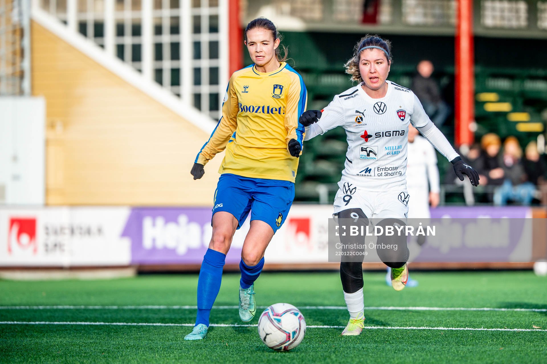 Rosengårds Loreta Kullashi mot Bröndbys Caroline Pleidrup