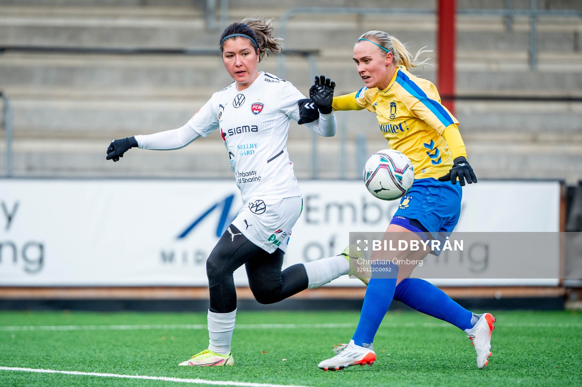 Rosengårds Loreta Kullashi mot Bröndbys Louise Winter