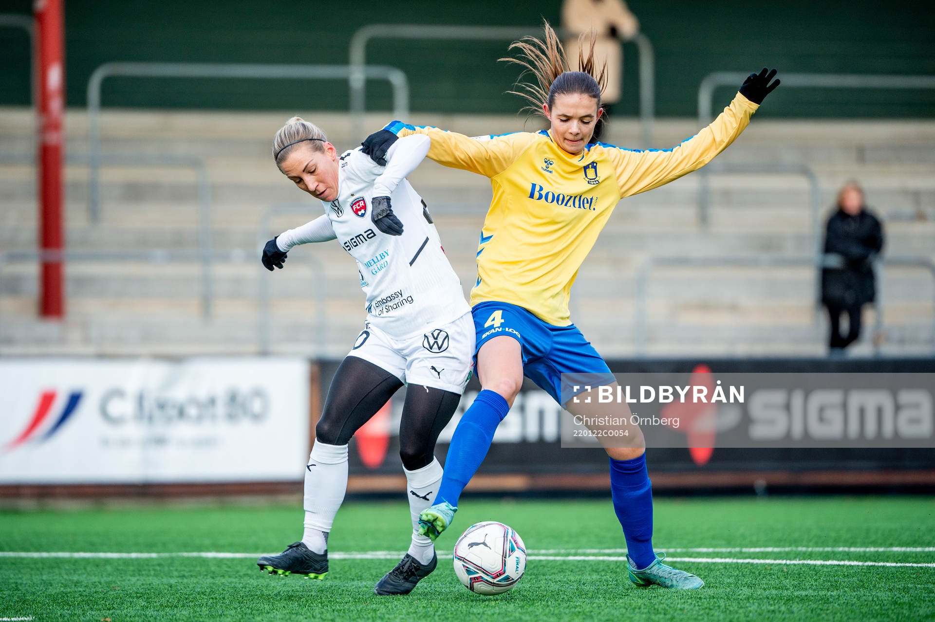 Rosengårds Mia Persson mot Bröndbys Caroline Pleidrup Gram