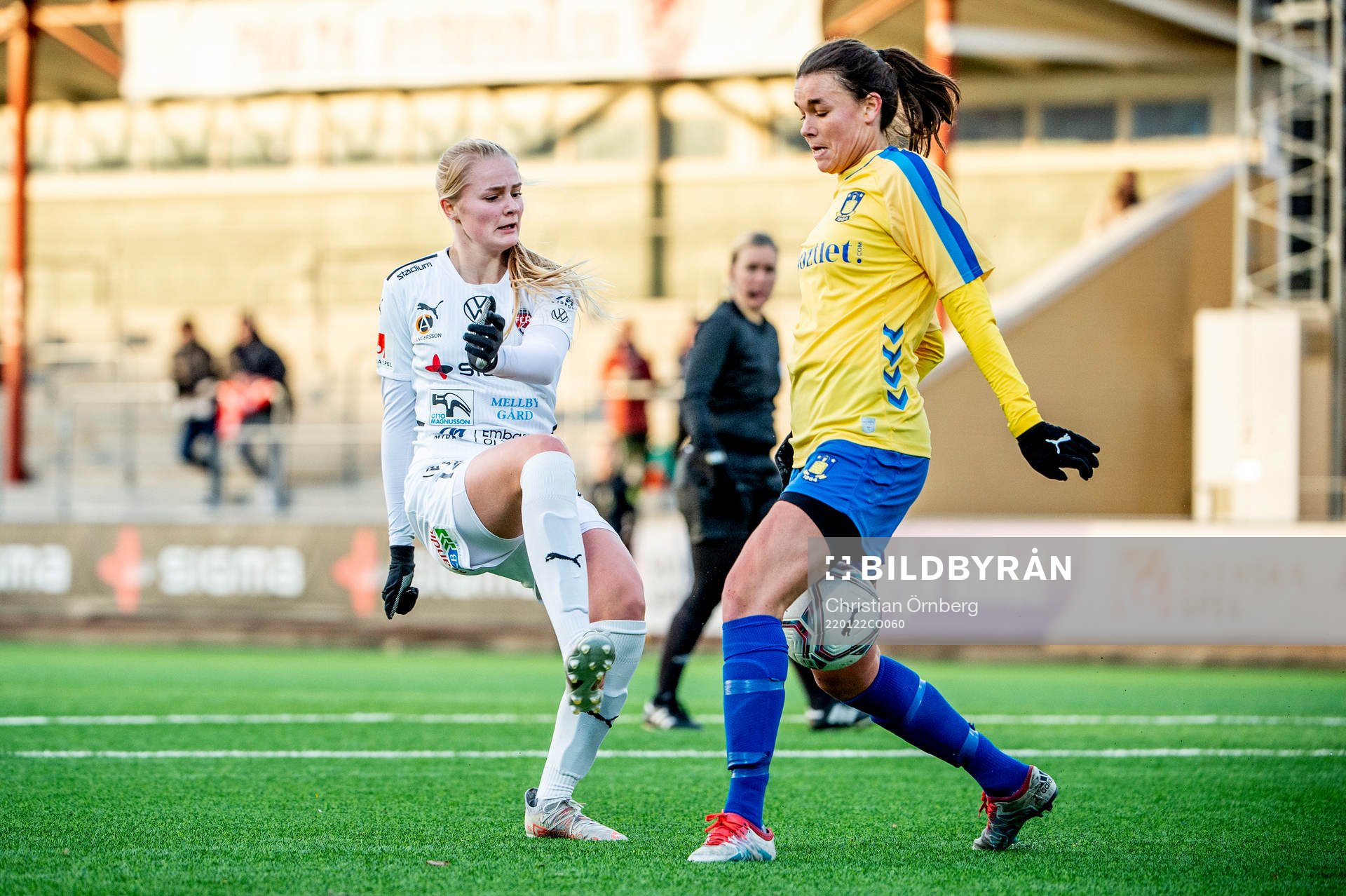 Rosengårds Hanna Stenberg mot Bröndbys Anna Welin
