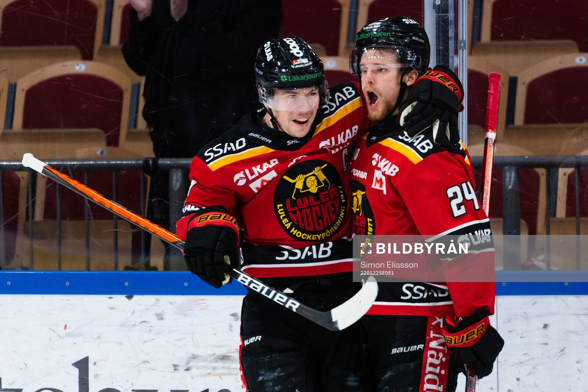 Luleås Erik Gustafsson och Brendan Shinnimin jublar