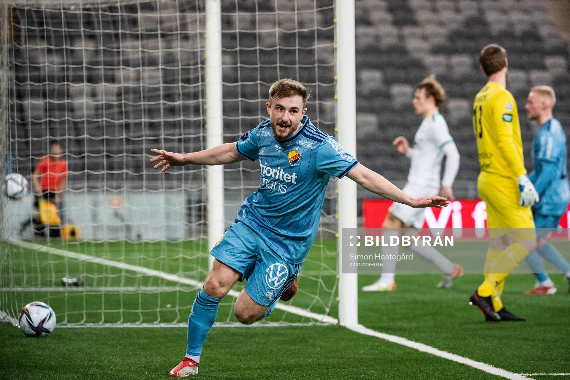 Djurgårdens Albion Ademi jublar efter 1-0 under fotbollsmatchen i träningsmatchen mellan Djurgården och Västerås SK den 22 januari 2022 i Stockholm.