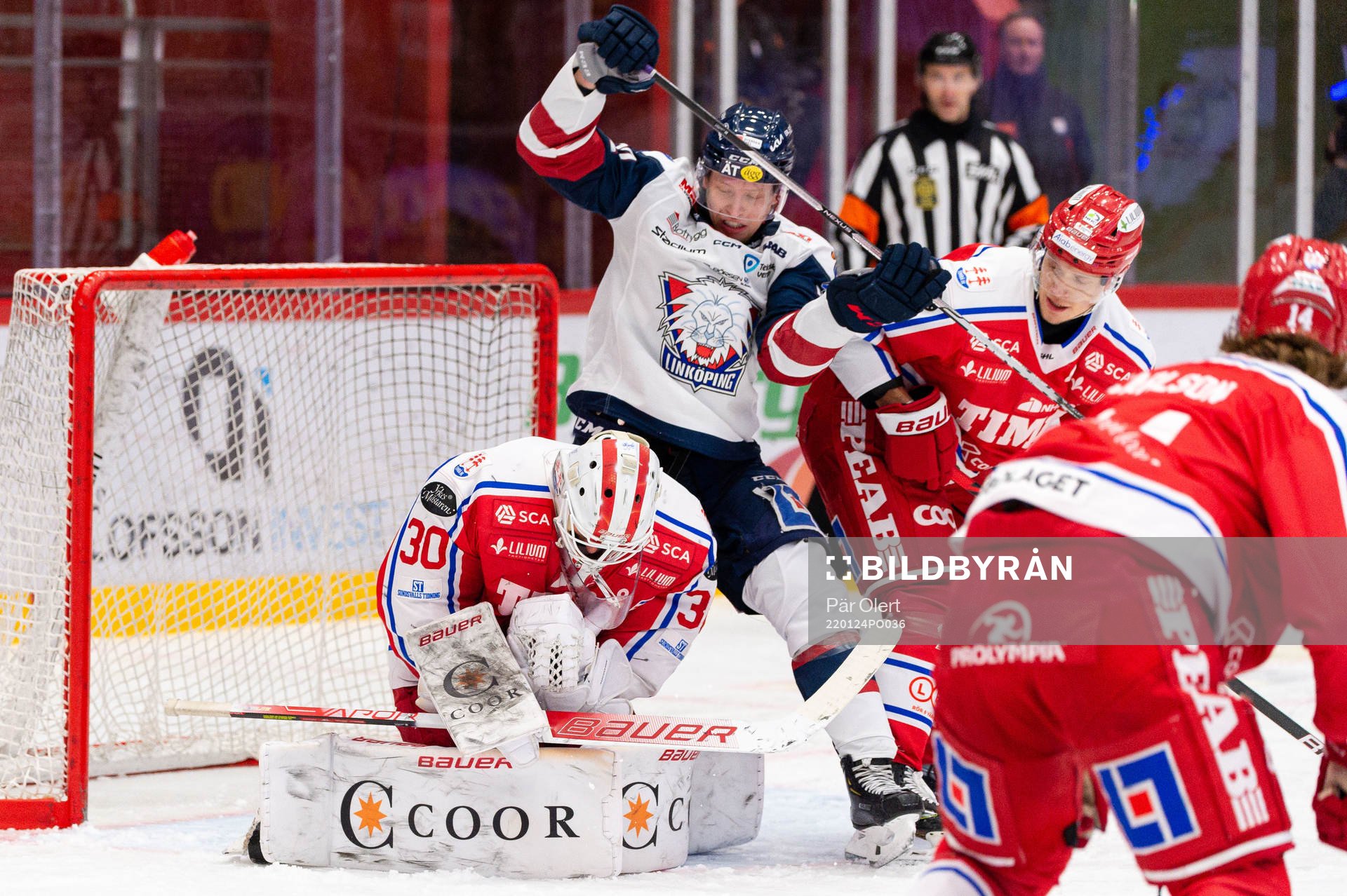 Timrås målvakt Jacob Johansson och Linköpings Vilmos