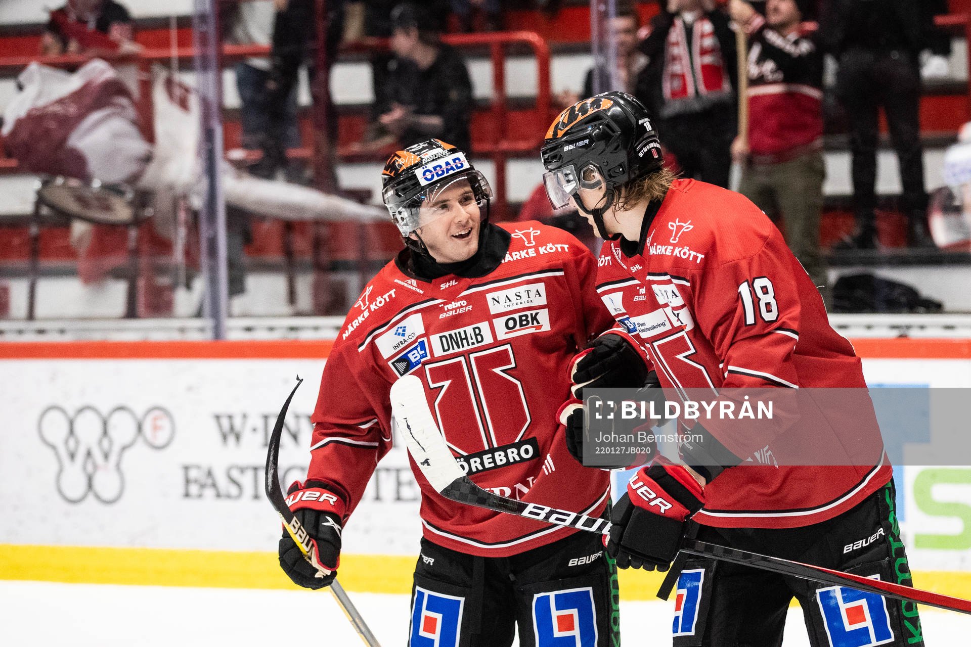 Örebros Nicholas Halloran  och Örebros Rodrigo Abols
