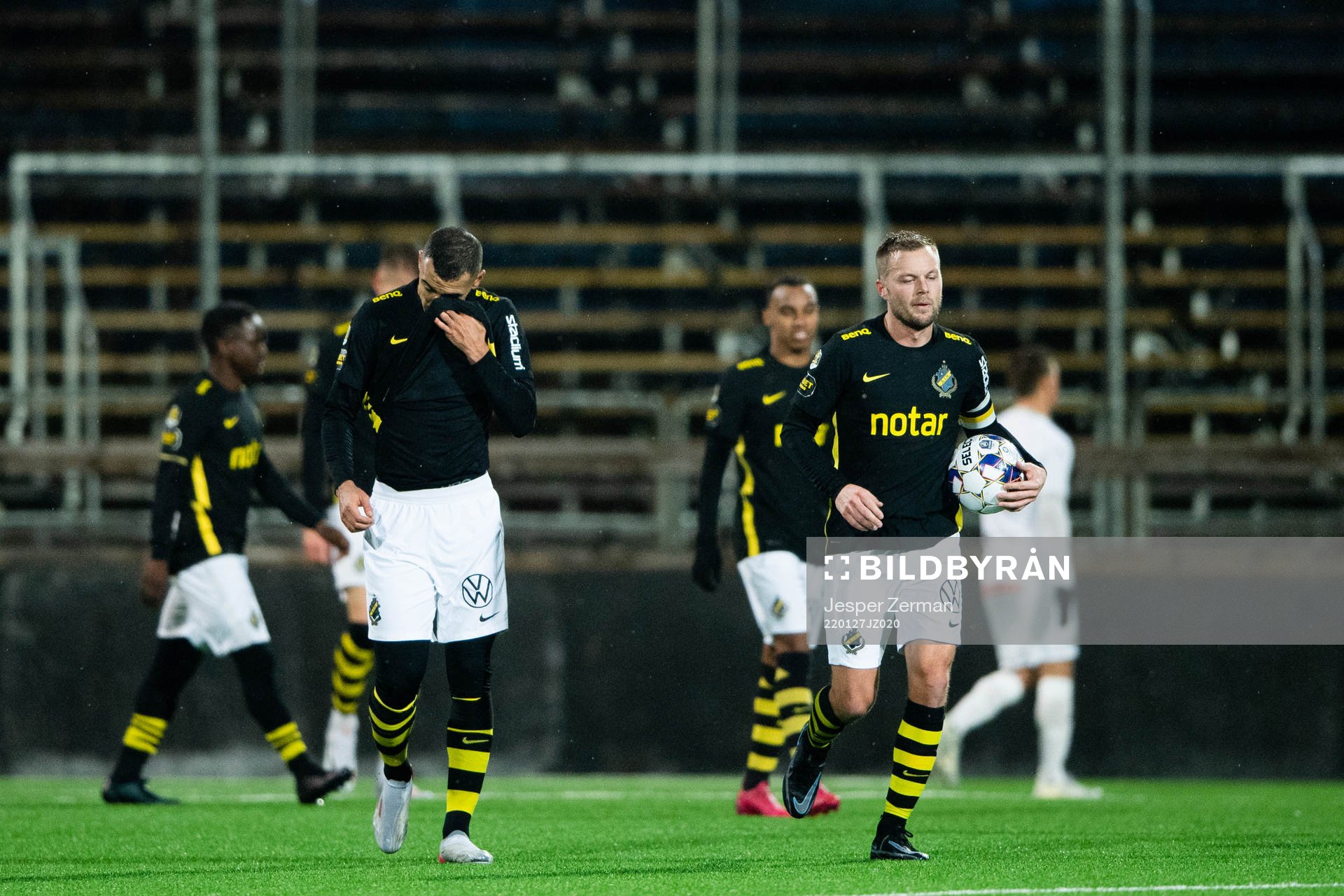 s Nabil Bahoui och Sebastian Larsson deppar