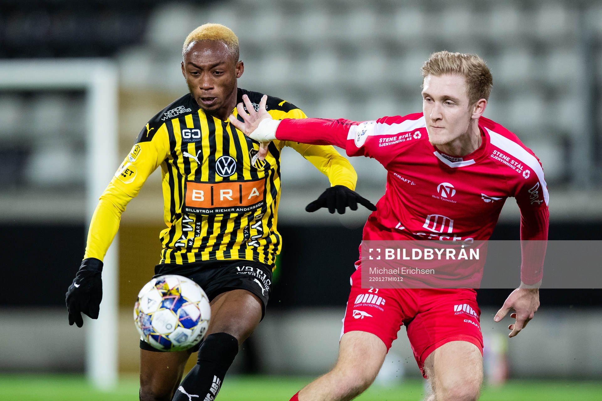 Häckens Benie Traore och Fredrikstads Oscar Erik Kjöge