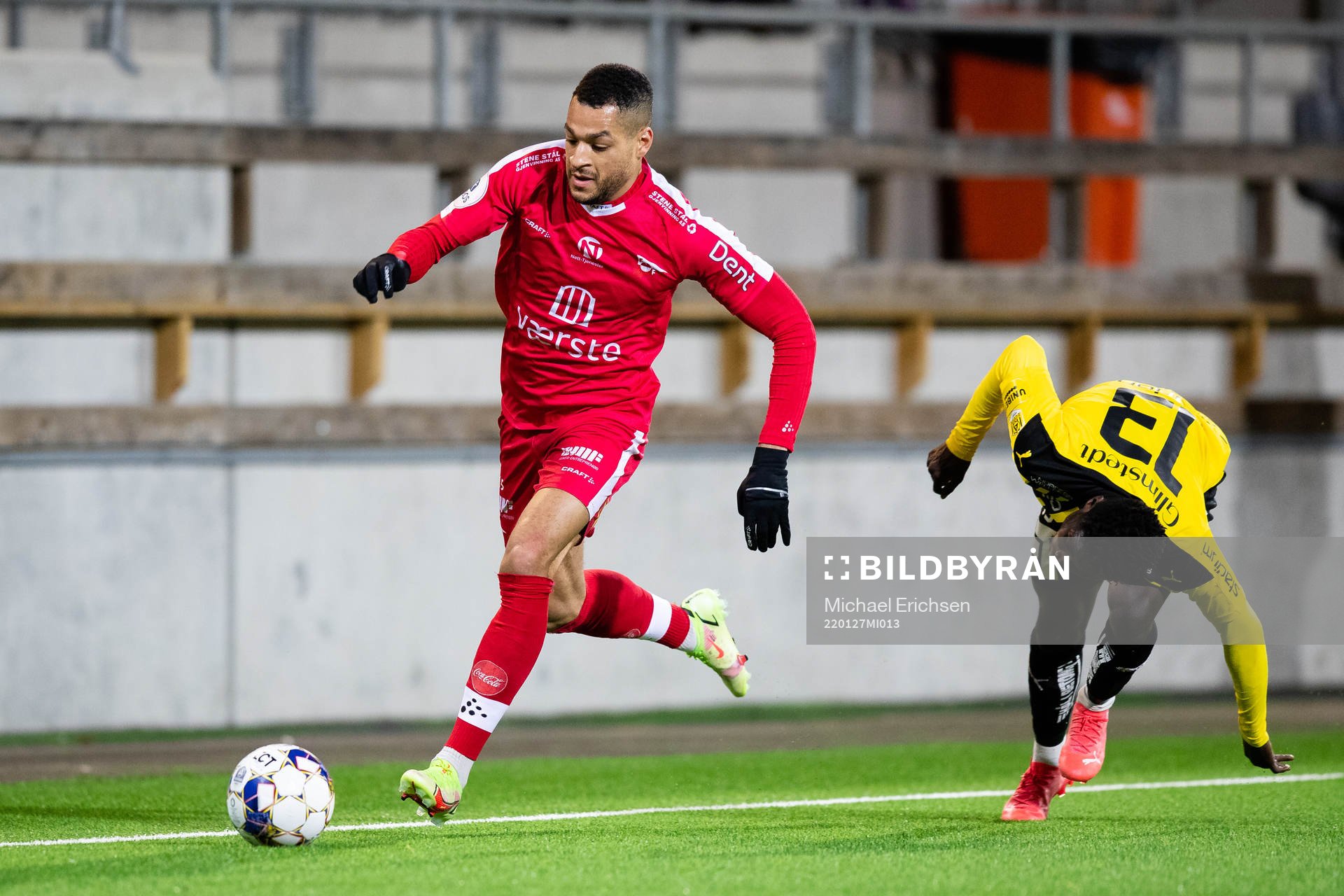 Fredrikstads Riki Tomas Alba och Häckens Yannick Armel