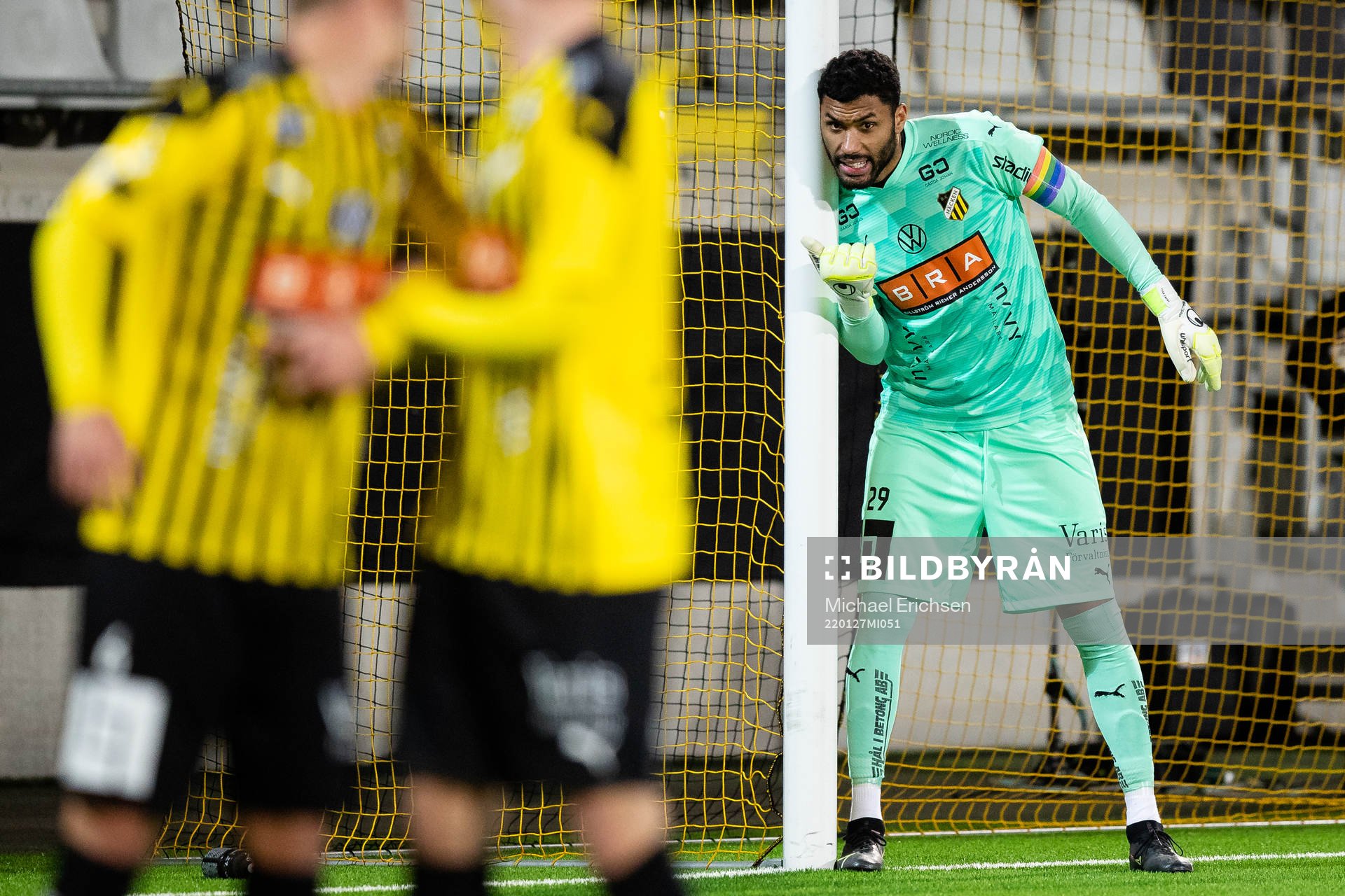 Häckens målvakt Jonathan Ursin Rasheed riktar muren