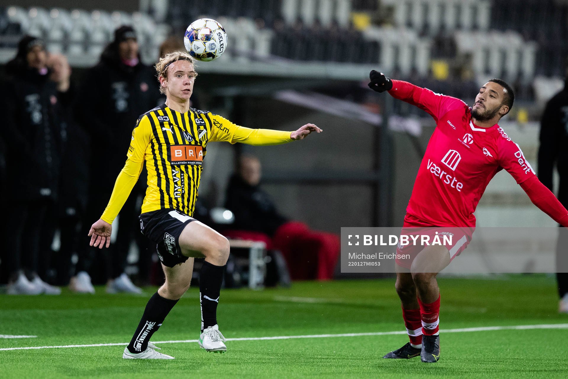Häckens Vidar Svendsen och Fredrikstads Ayoub Aleesami under träningsmatchen i fotboll mellan Häcken och Fredrikstad den 27 januari 2022 i Göteborg.