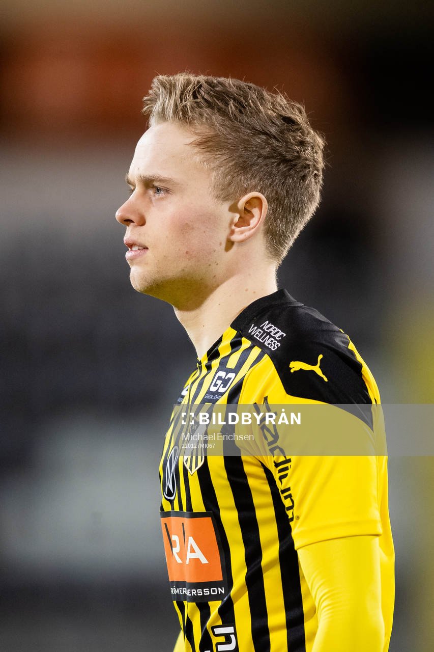 Häckens Tomas Totland innan träningsmatchen i fotboll
