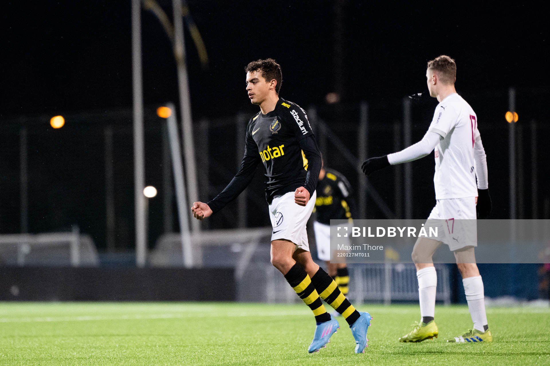 AIK:s Yasin Ayari jublar efter sitt 1-2 mål under fotbollsmatchen i träningsmatchen mellan AIK och Sollentuna den 27 januari 2022 i Stockholm.