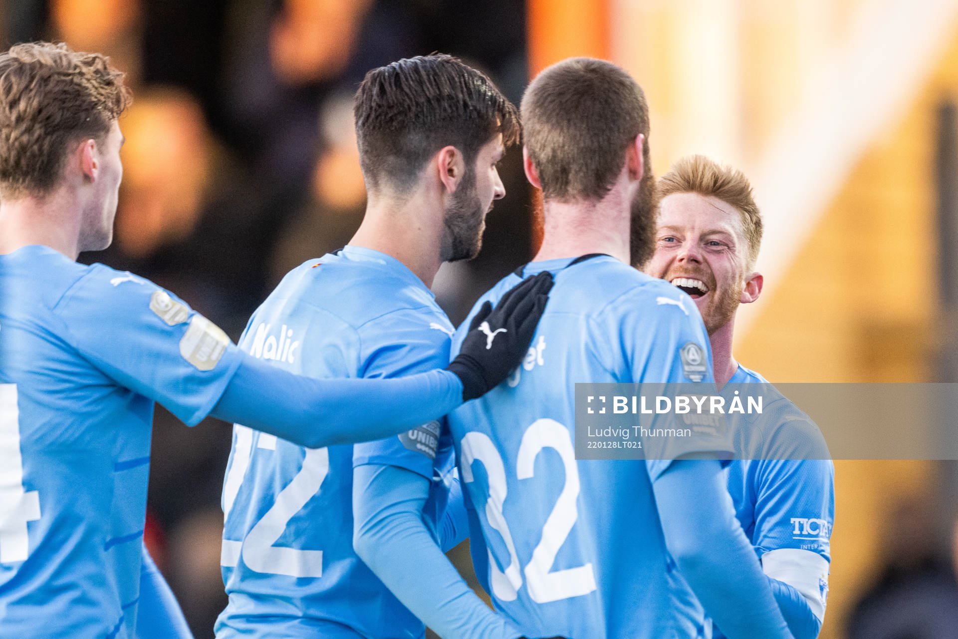 Malmö FFs Jo Inge Berget (mitten) jublar med Adi Nalic och