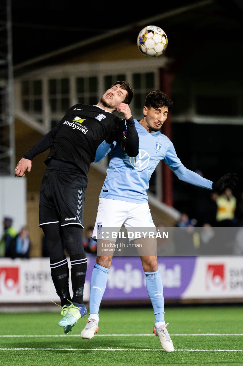 Jammerbugt FCs Diogo Pimentel och Malmö FFs Peter Gwargis