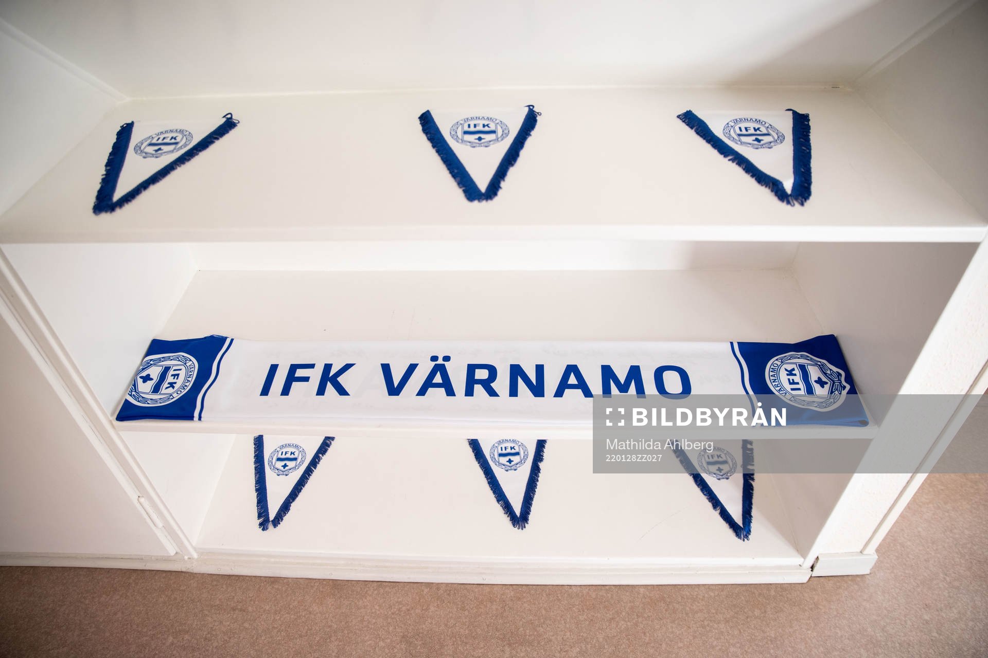 Vimplar och halsduk med texten IFK Värnamo