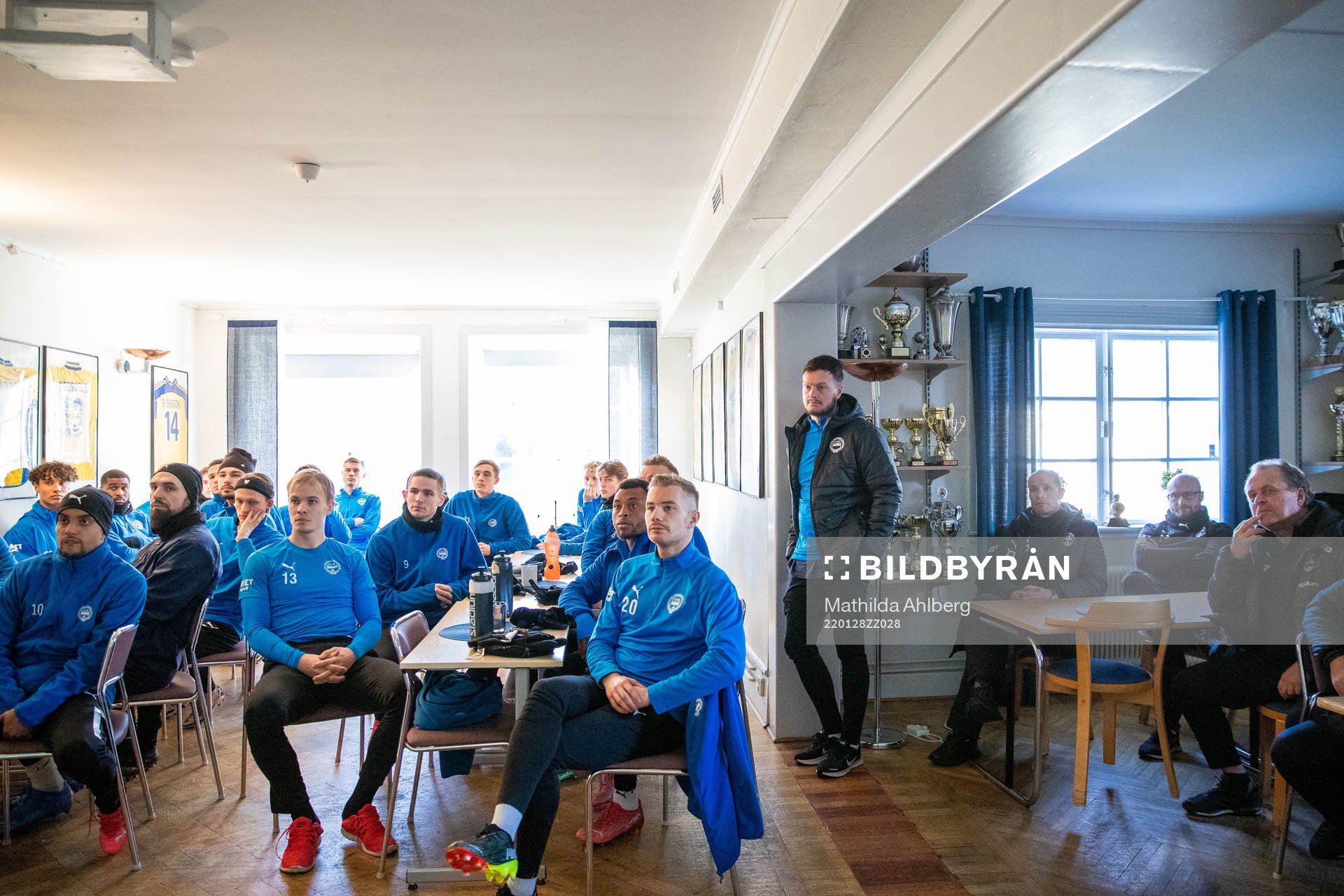 Värnamos spelare med Freddy Winsth längst fram, tränare